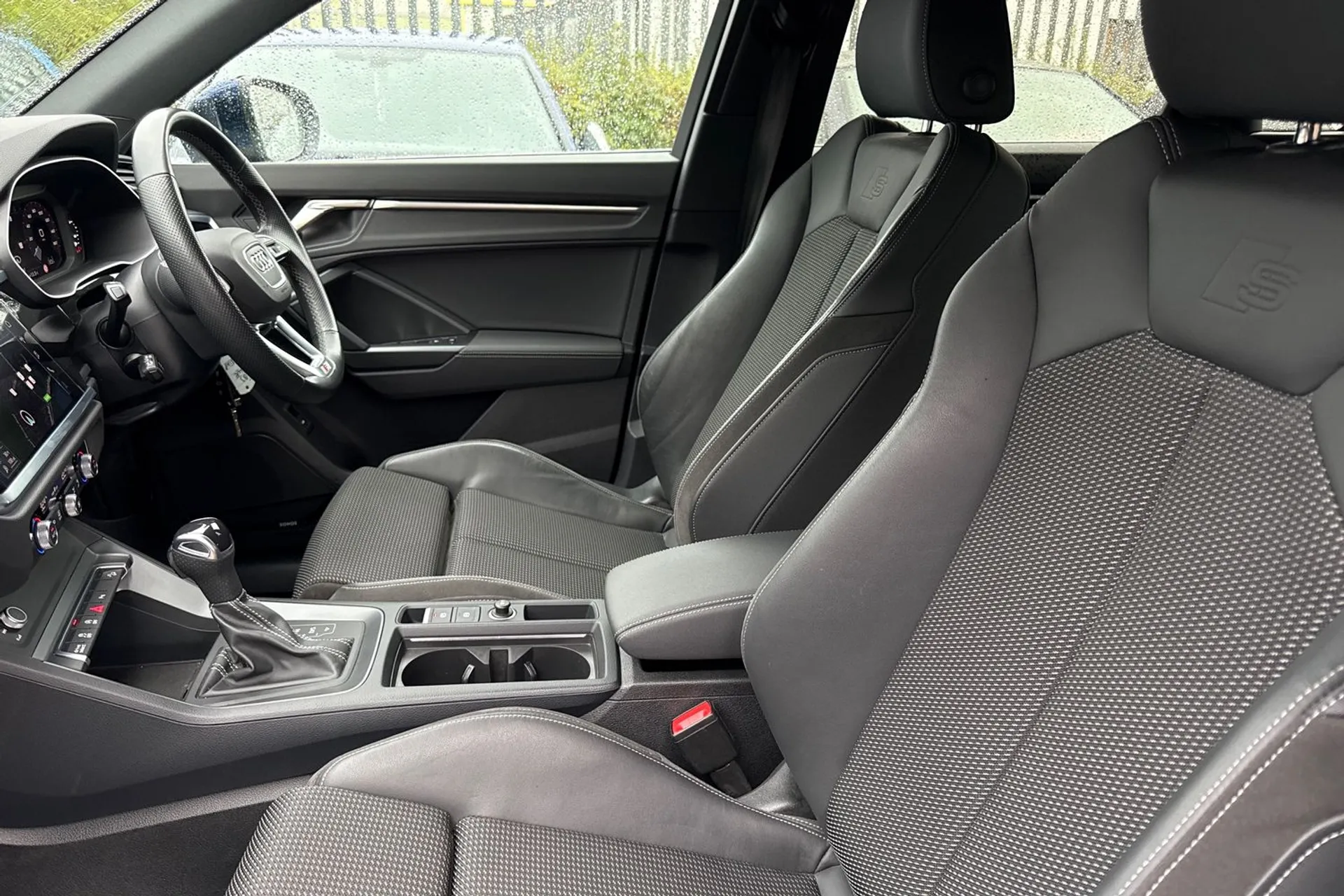 Audi Q3 thumbnail image number 31