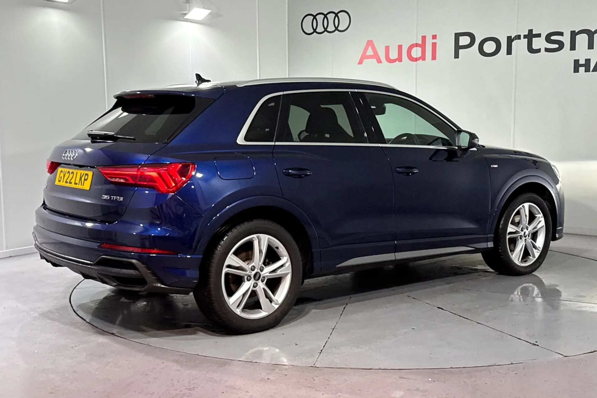 Audi Q3 thumbnail image number 10