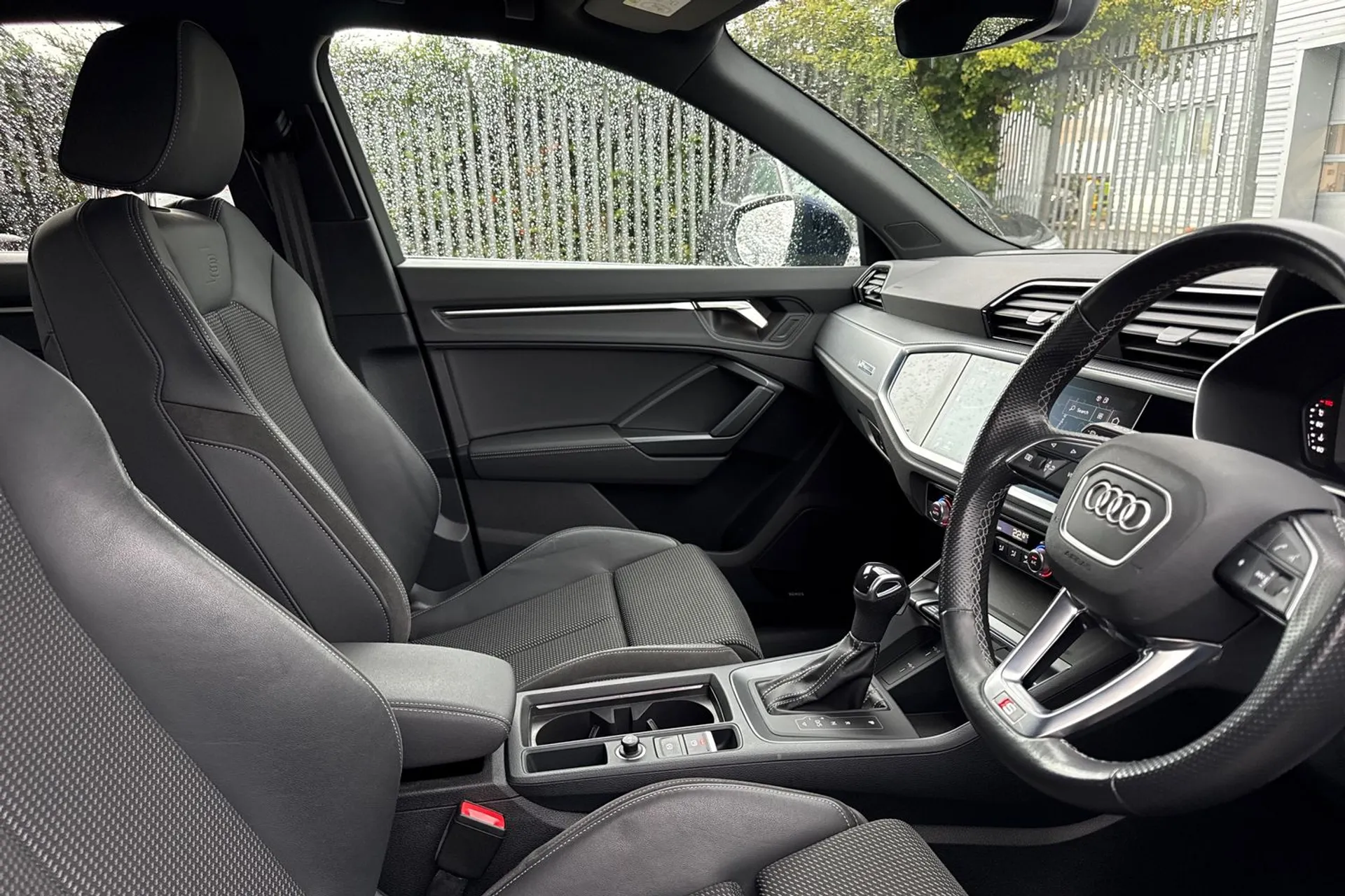 Audi Q3 thumbnail image number 25