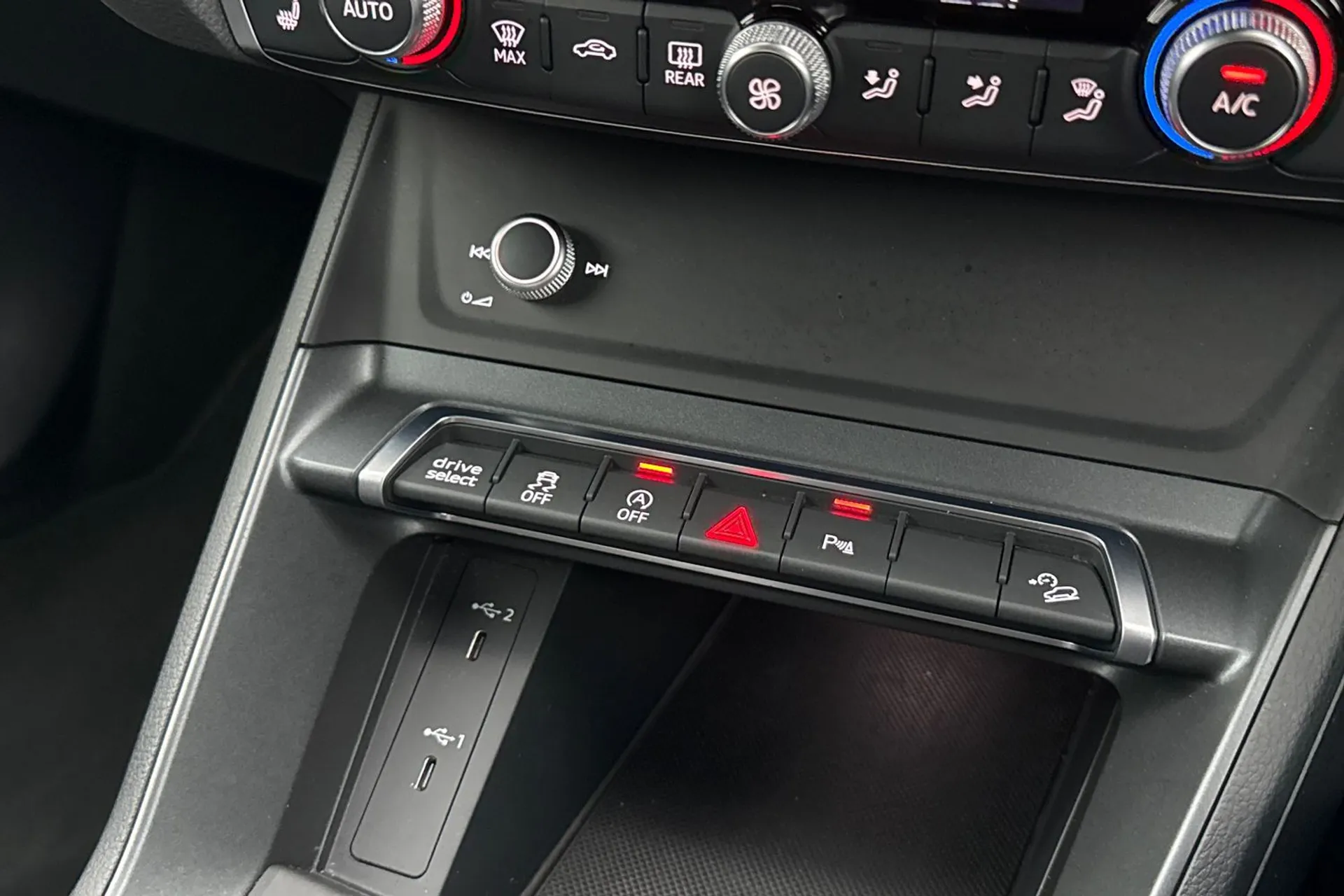 Audi Q3 thumbnail image number 36