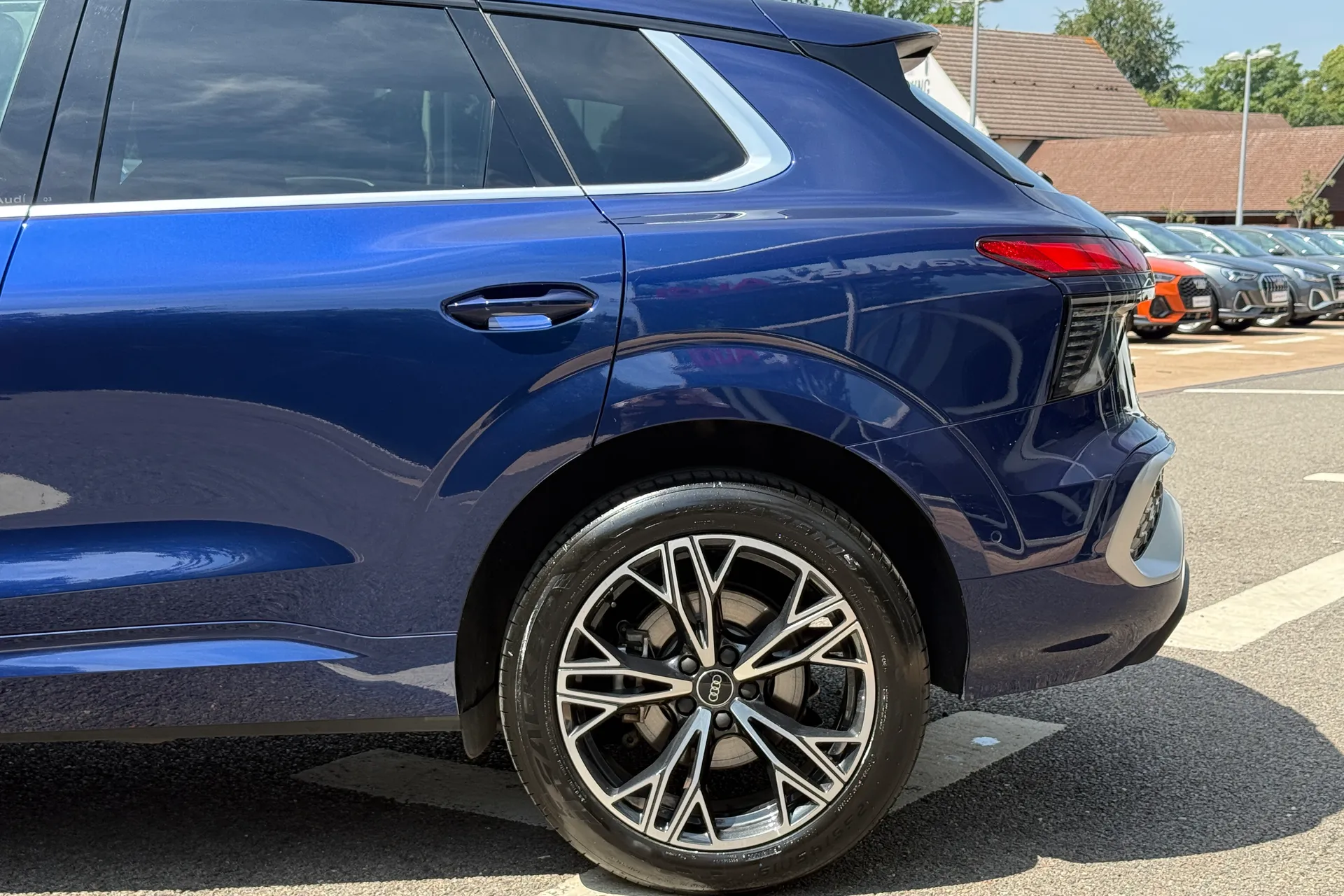 Audi Q3 thumbnail image number 44