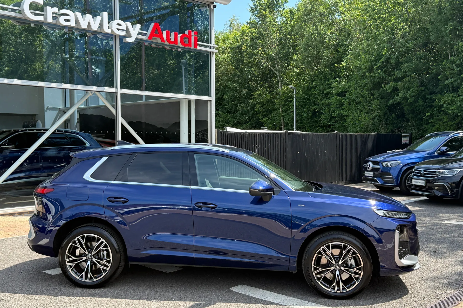 Audi Q3 thumbnail image number 2