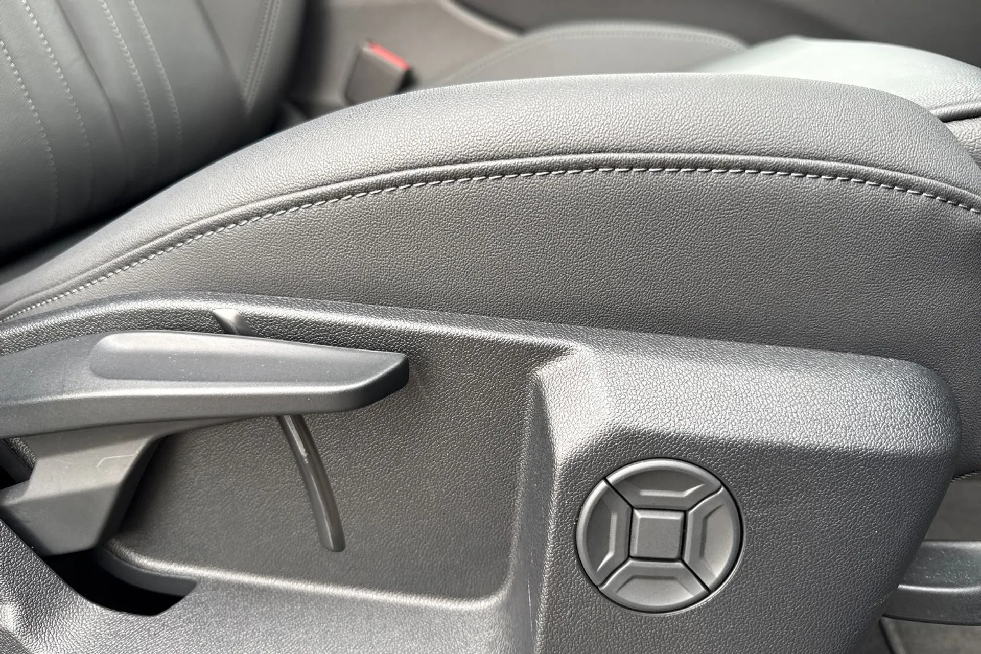 Audi Q3 thumbnail image number 43