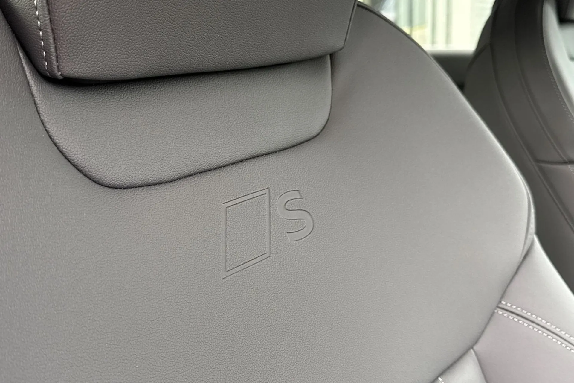 Audi Q3 thumbnail image number 32