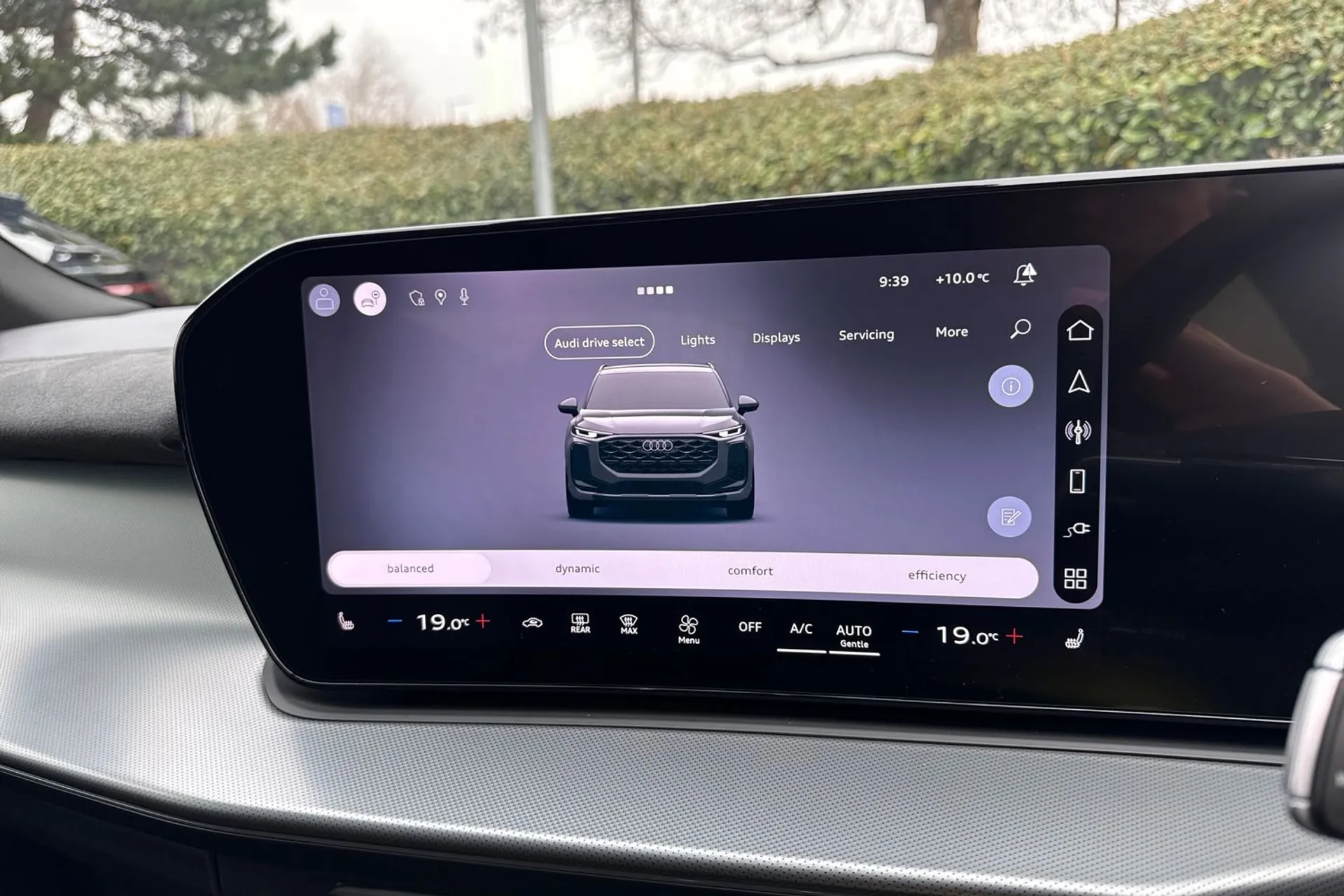 Audi Q3 thumbnail image number 24