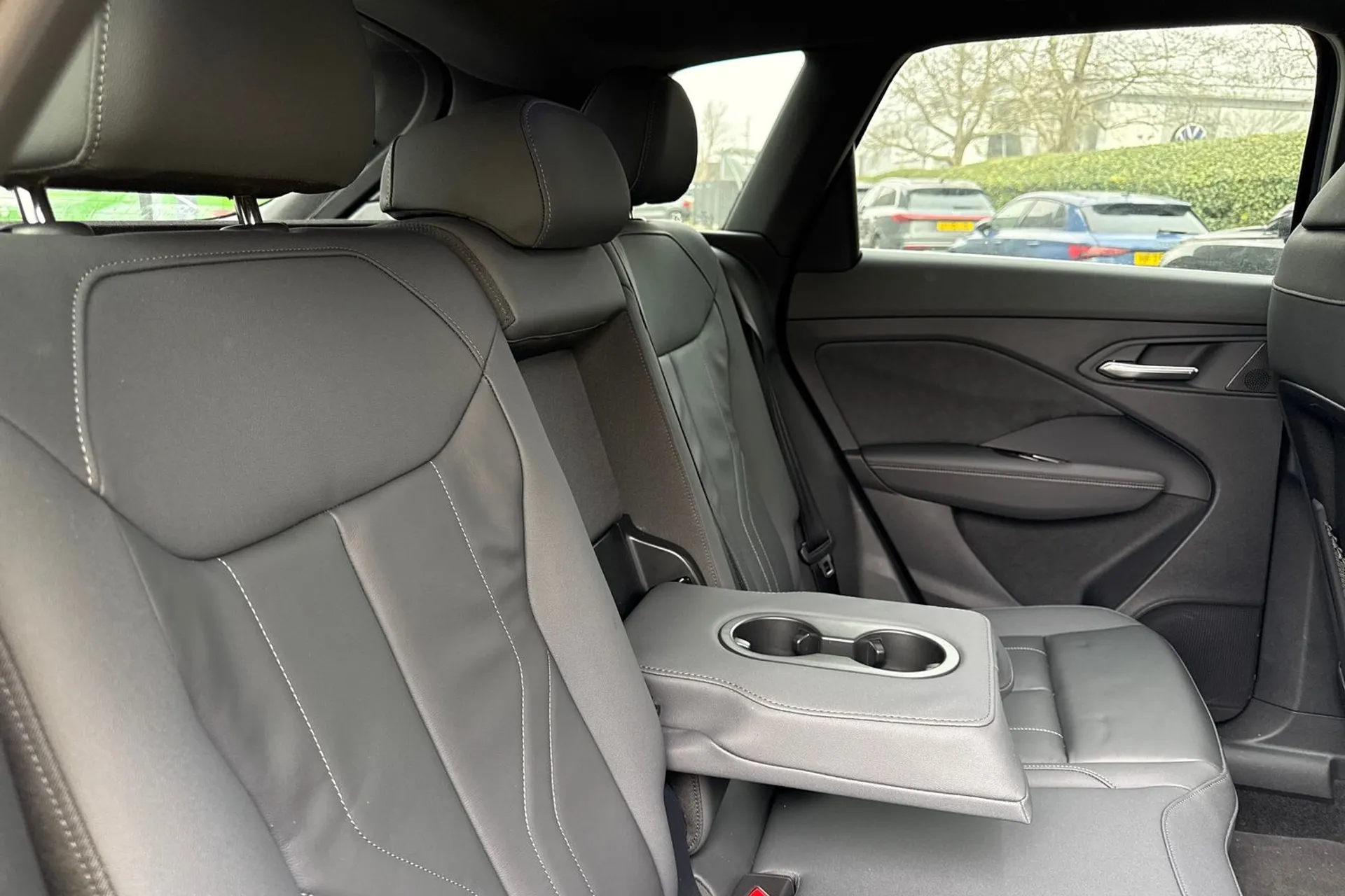 Audi Q3 thumbnail image number 38