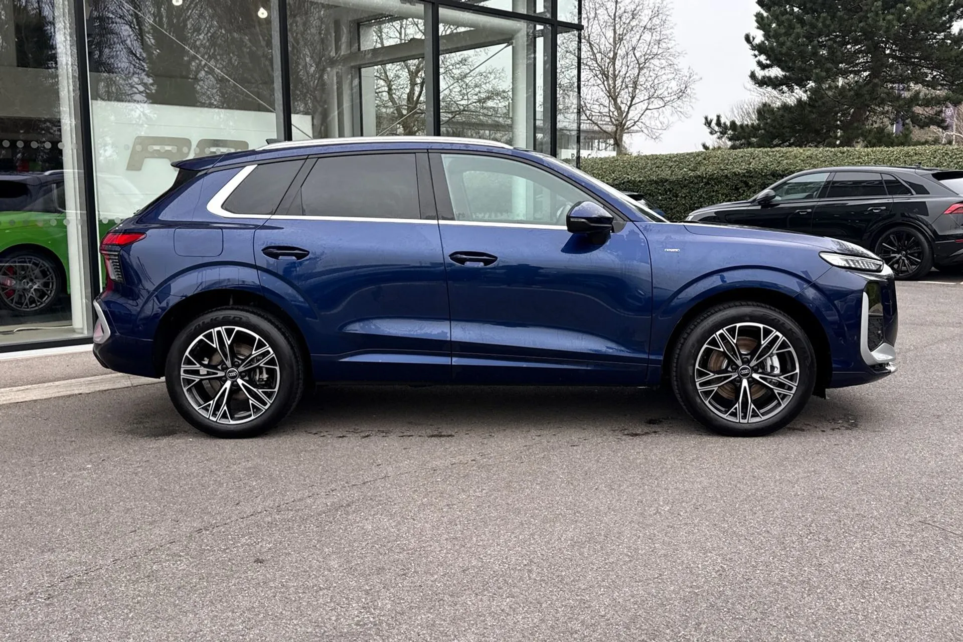 Audi Q3 thumbnail image number 2