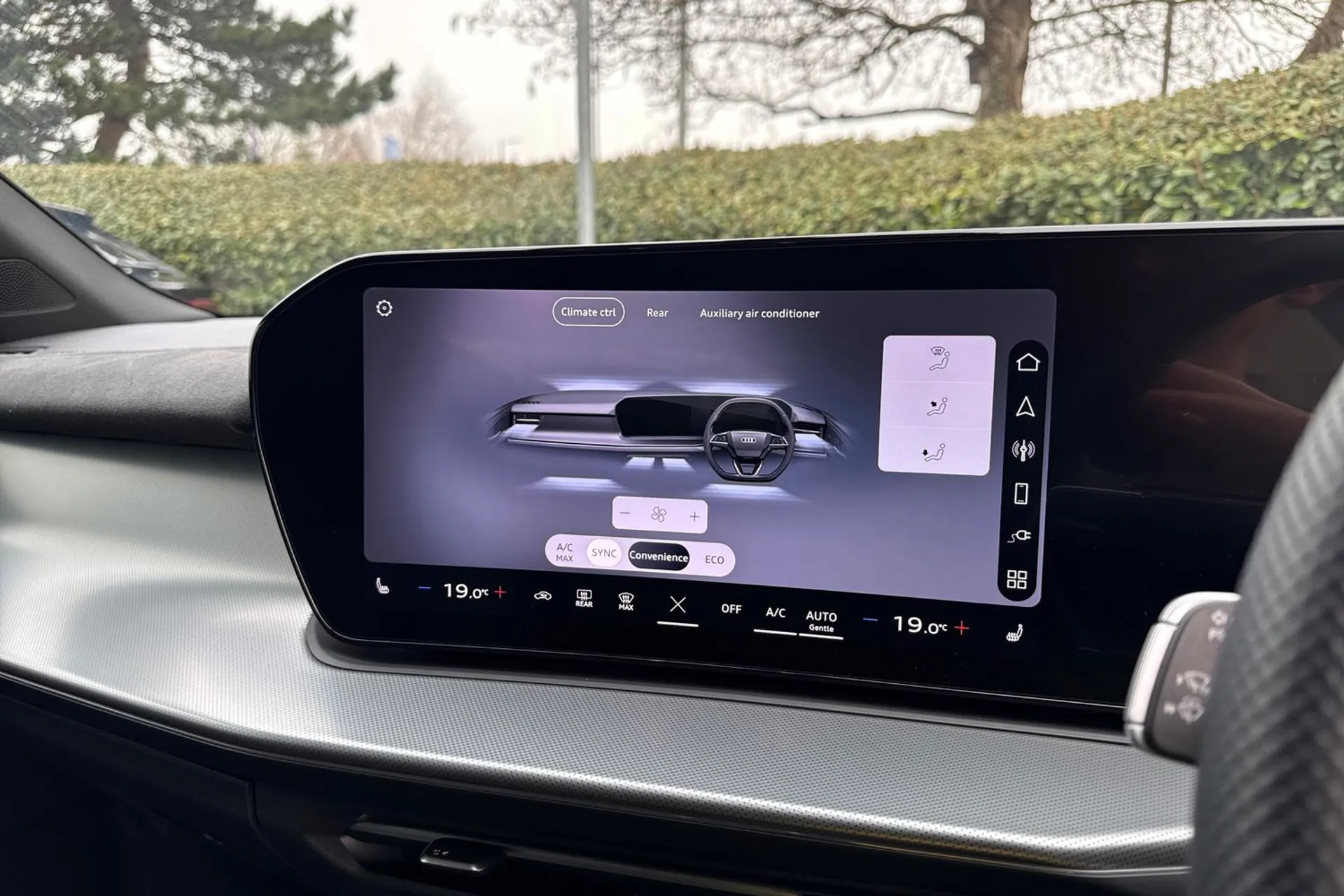 Audi Q3 thumbnail image number 20