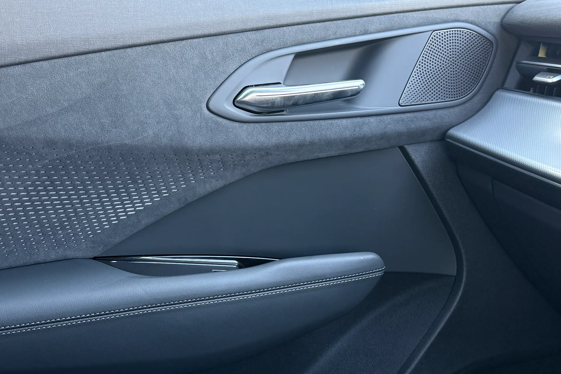 Audi Q3 thumbnail image number 25