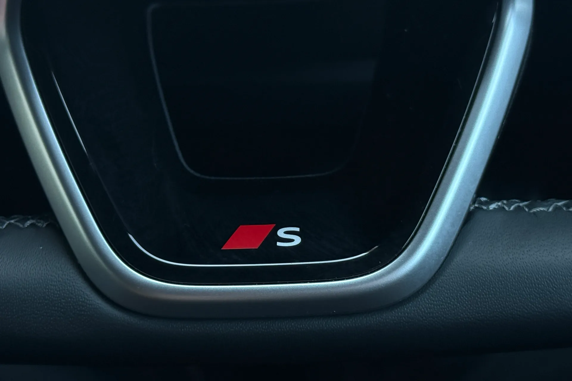 Audi Q3 thumbnail image number 16