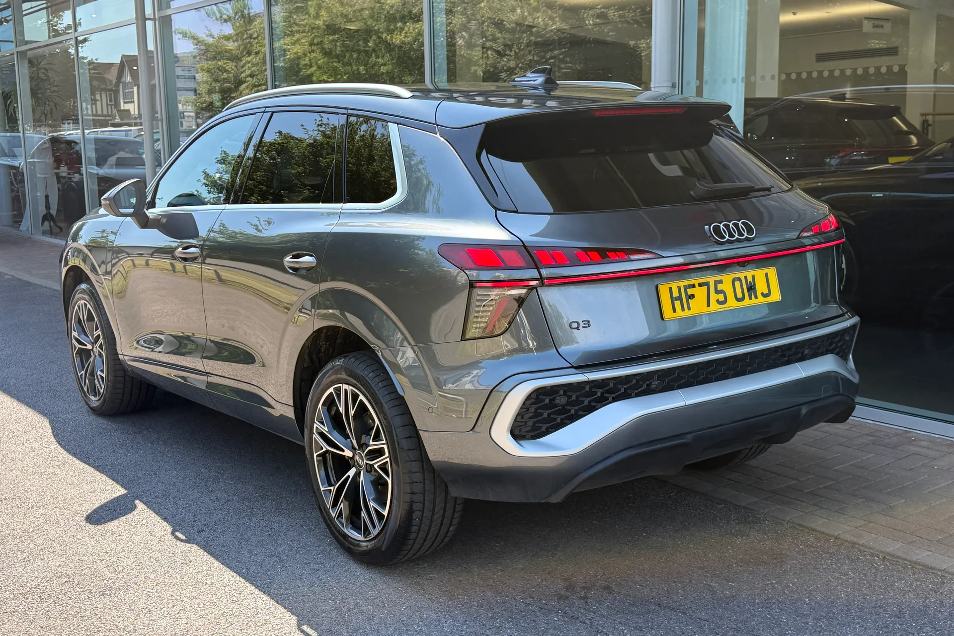 Audi Q3 thumbnail image number 11