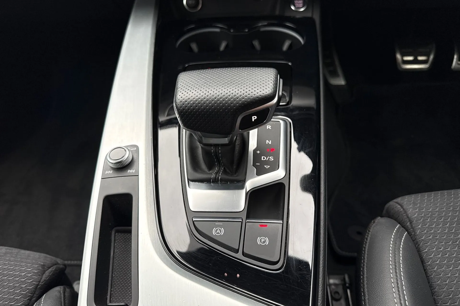 Audi A4 thumbnail image number 44