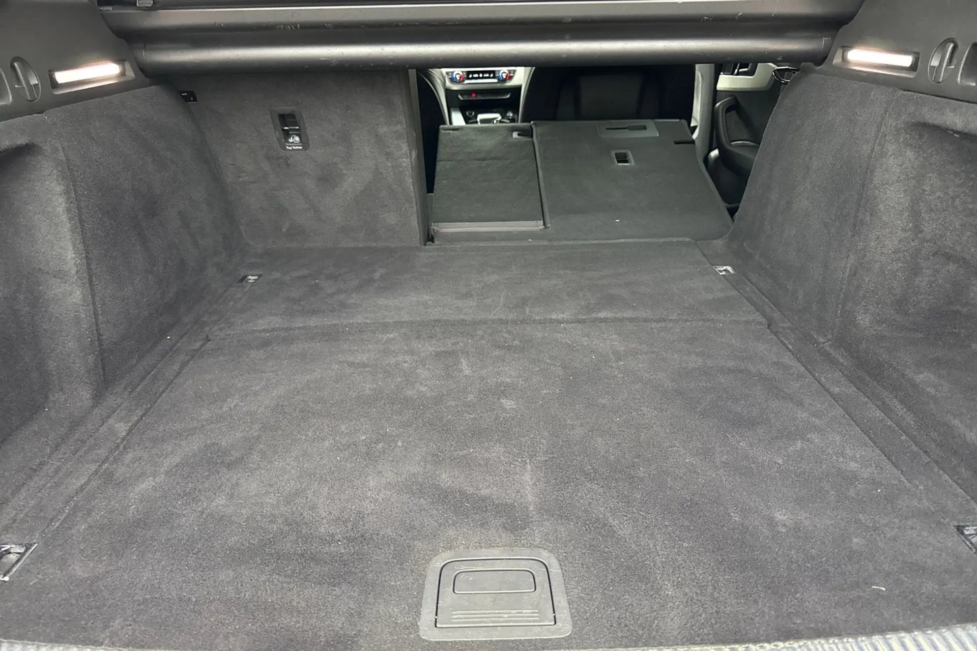 Audi A4 thumbnail image number 22