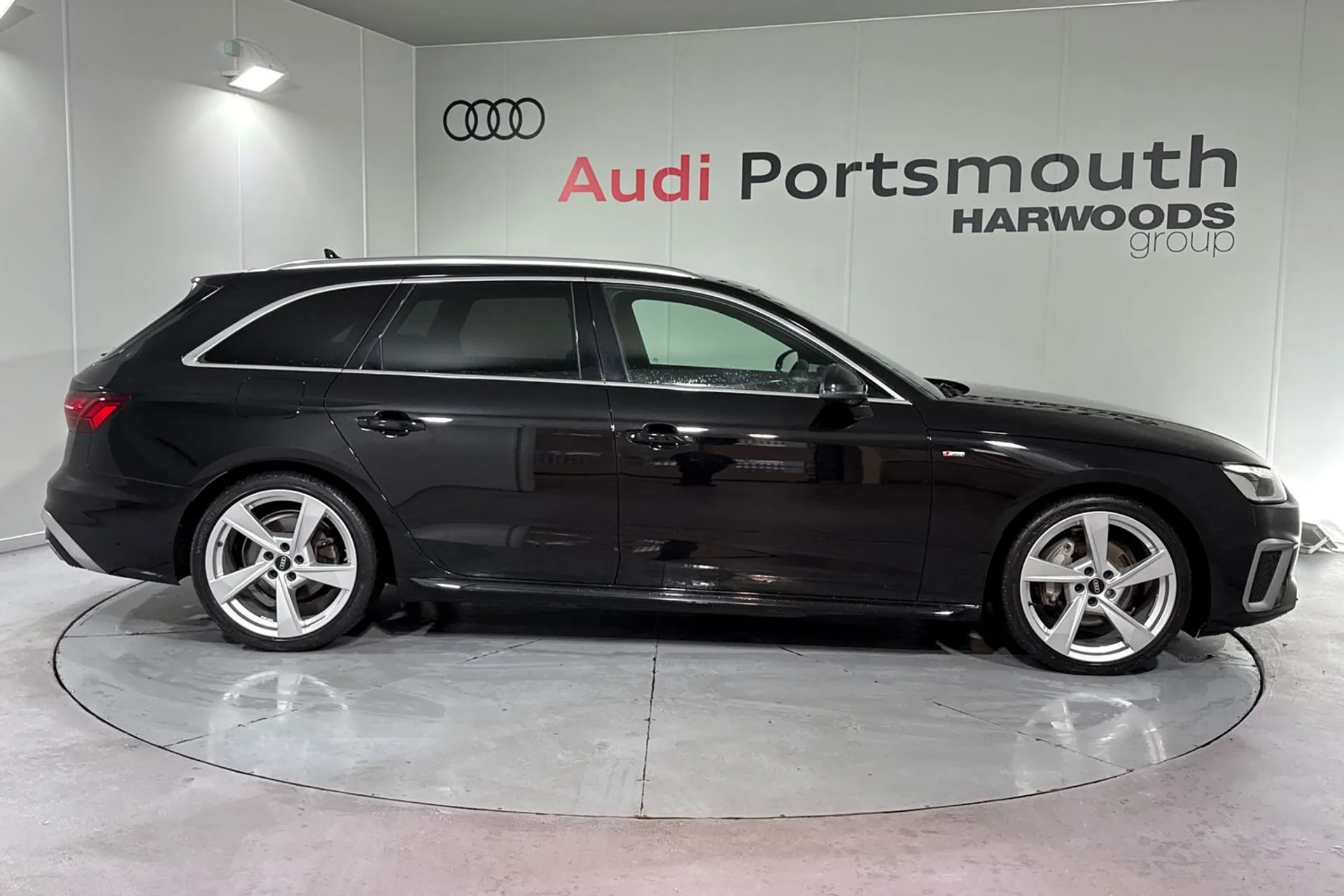 Audi A4 thumbnail image number 2