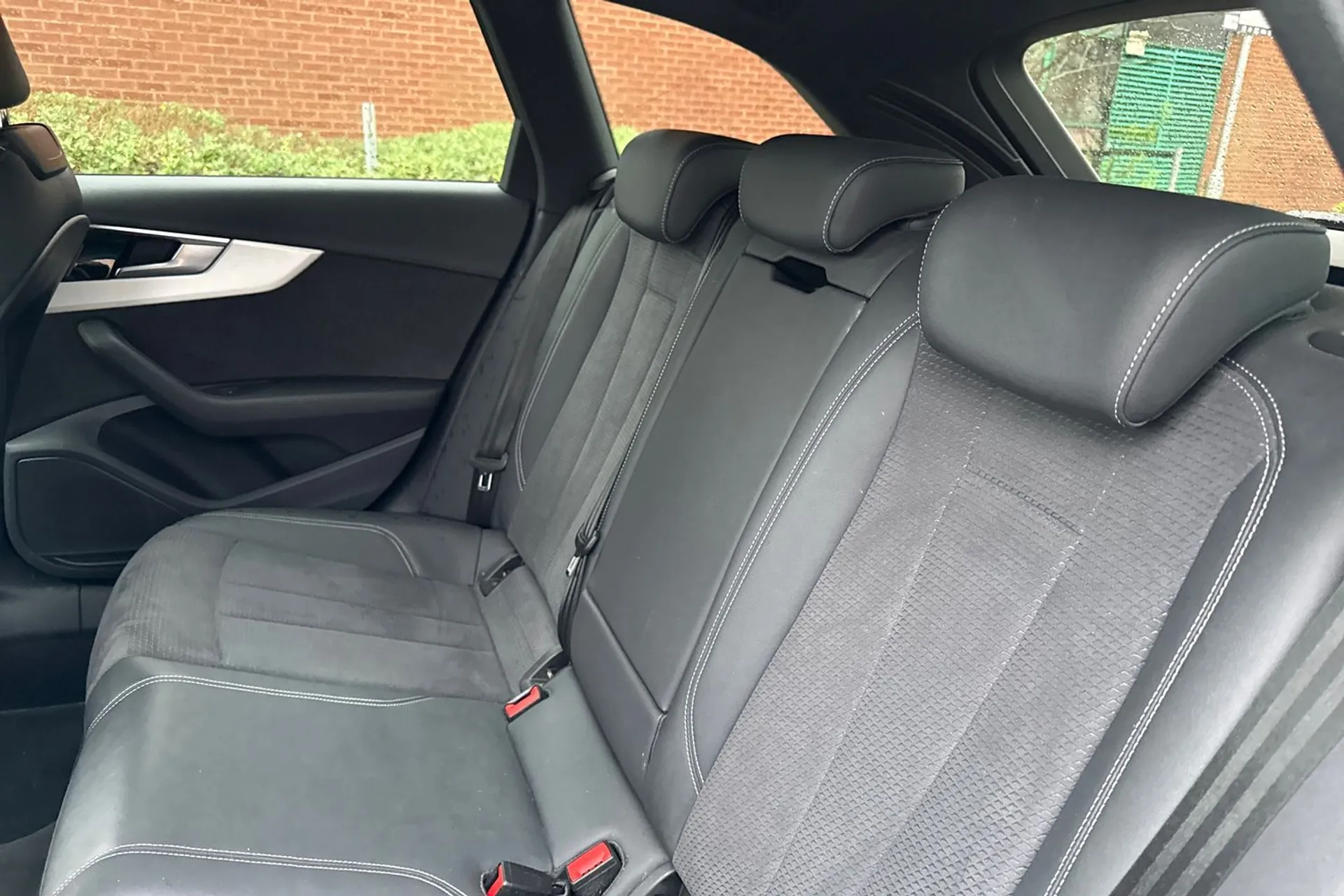 Audi A4 thumbnail image number 38