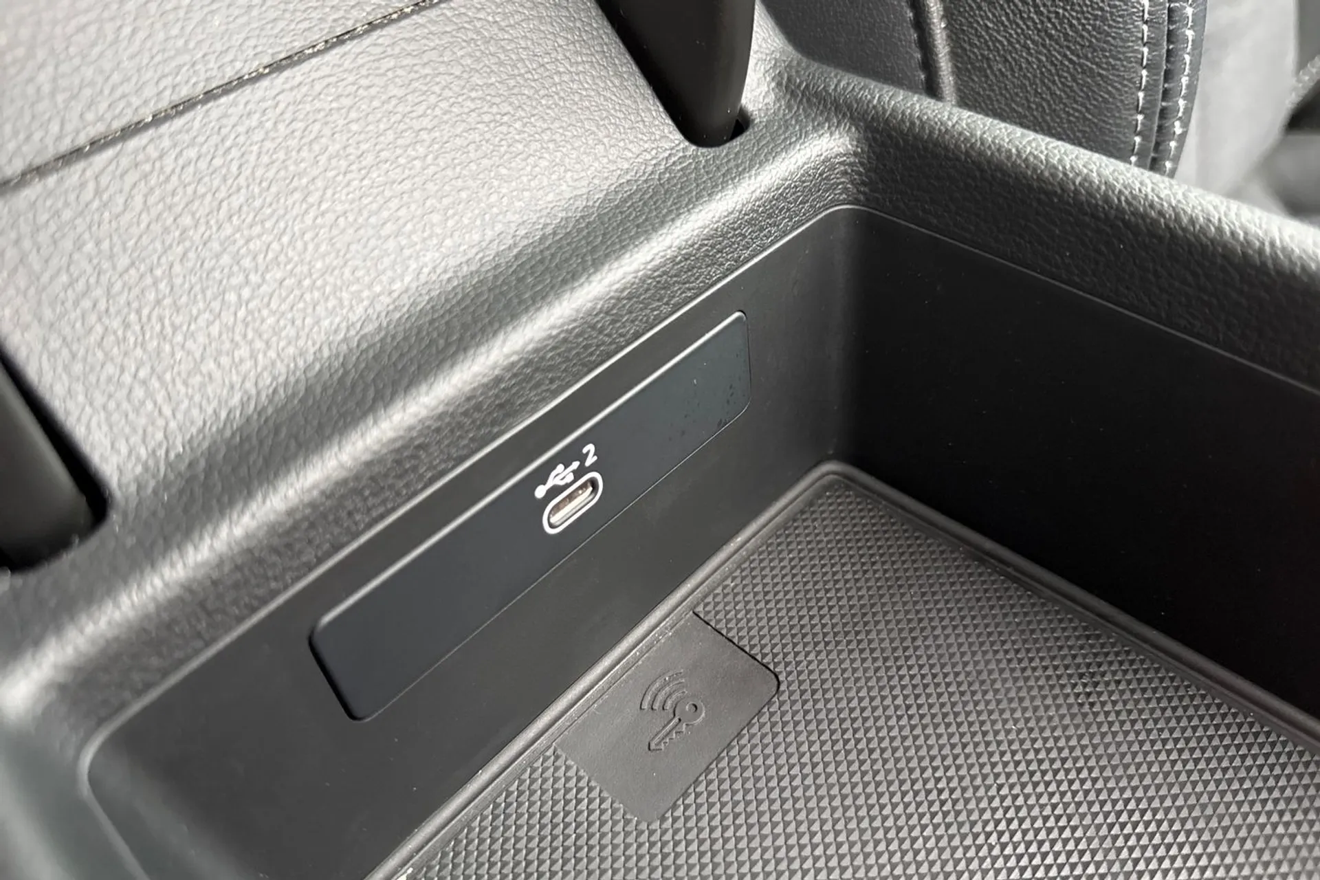 Audi A4 thumbnail image number 51