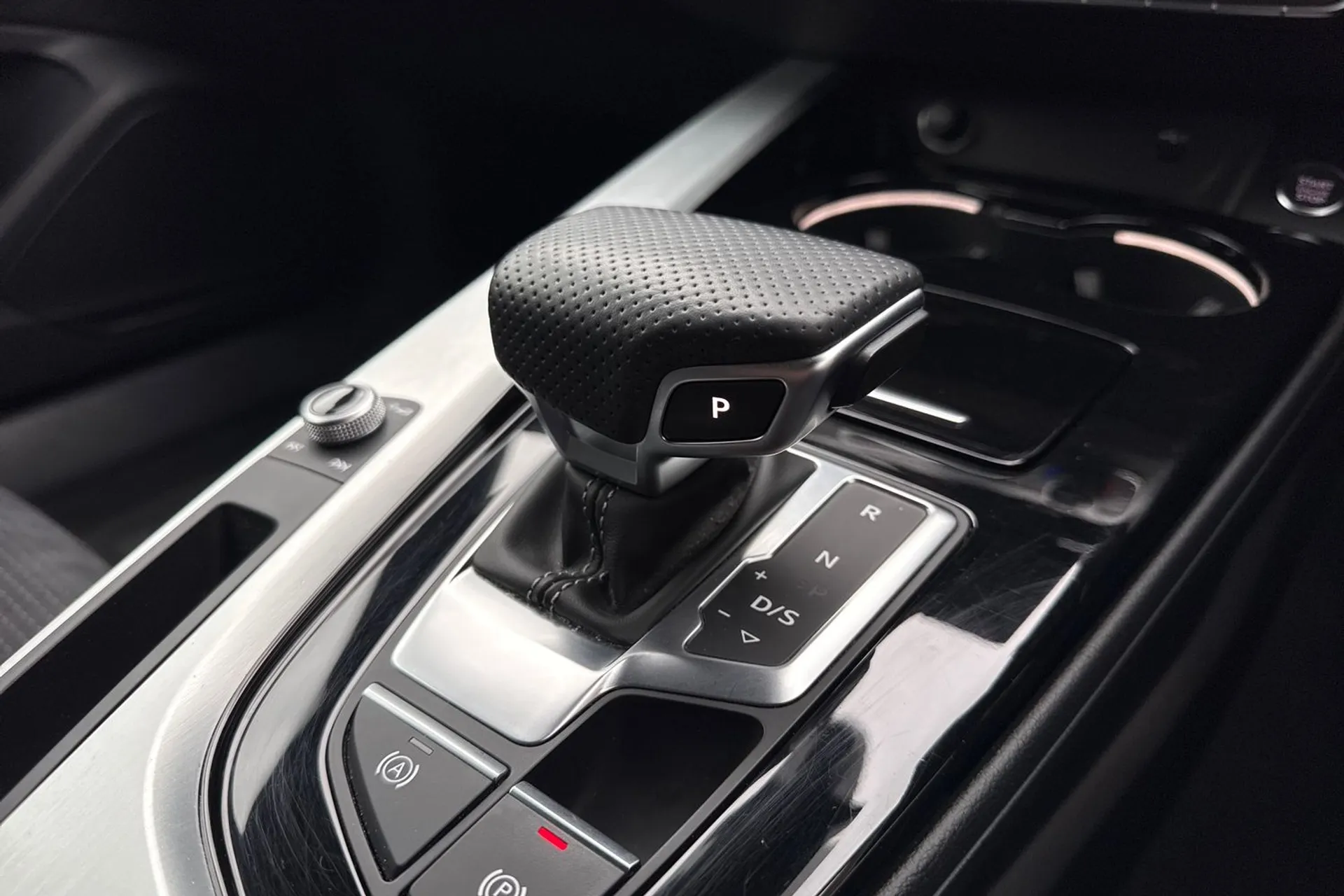 Audi A4 thumbnail image number 19