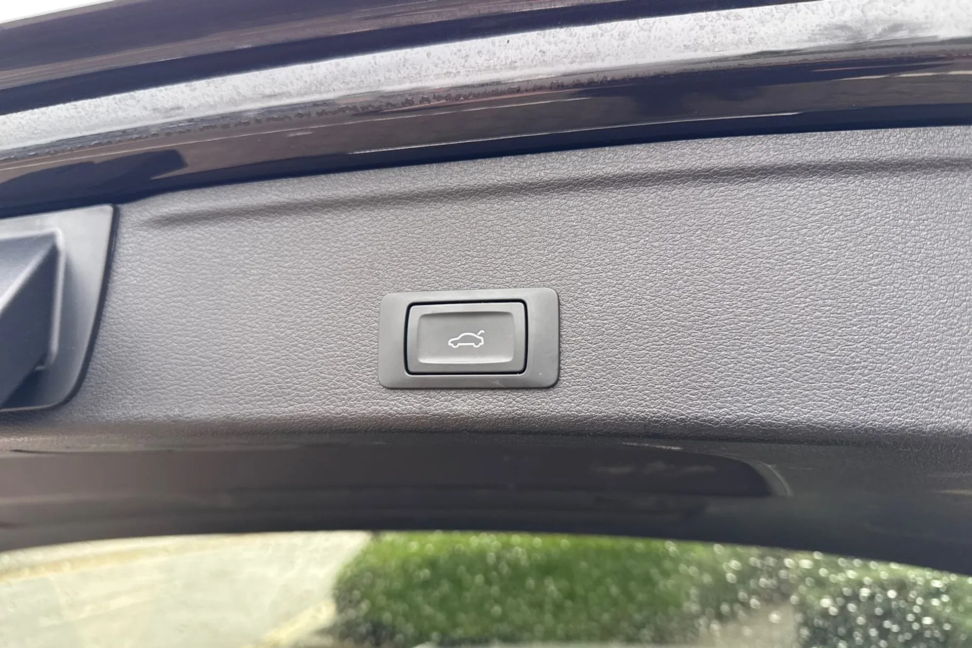 Audi A4 thumbnail image number 21