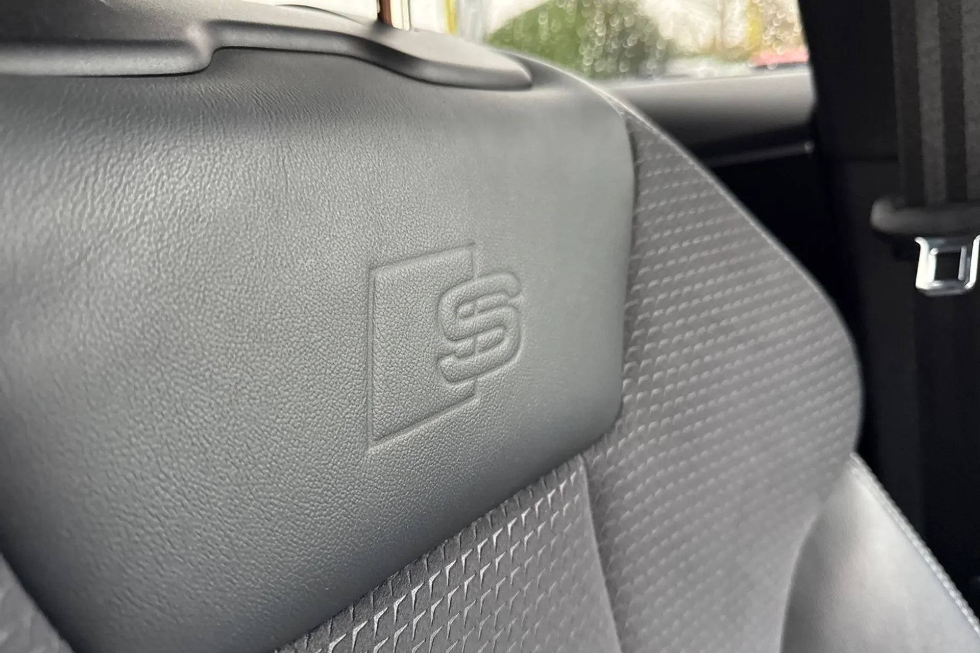 Audi A4 thumbnail image number 50