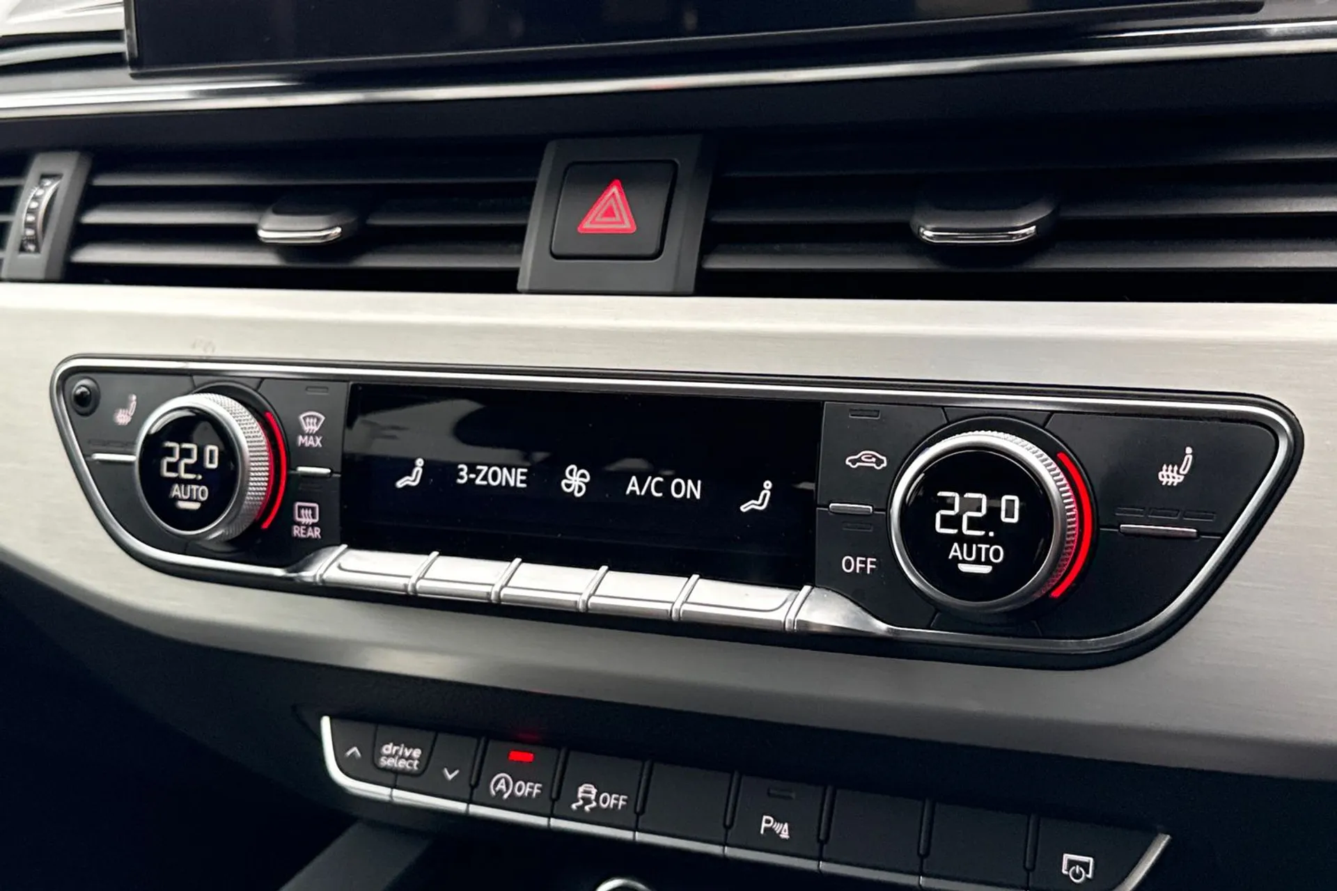 Audi A4 thumbnail image number 25