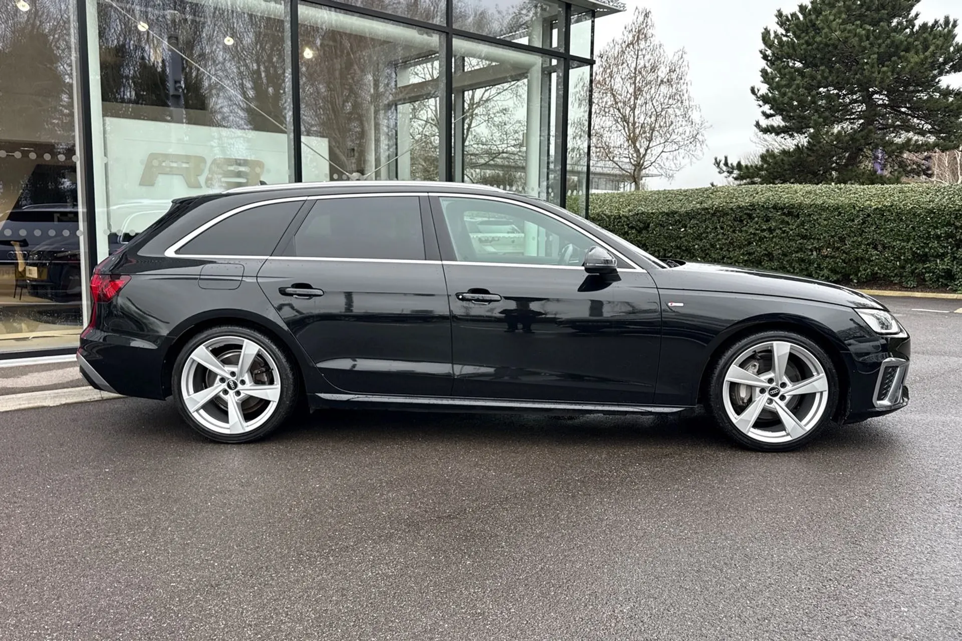 Audi A4 thumbnail image number 2