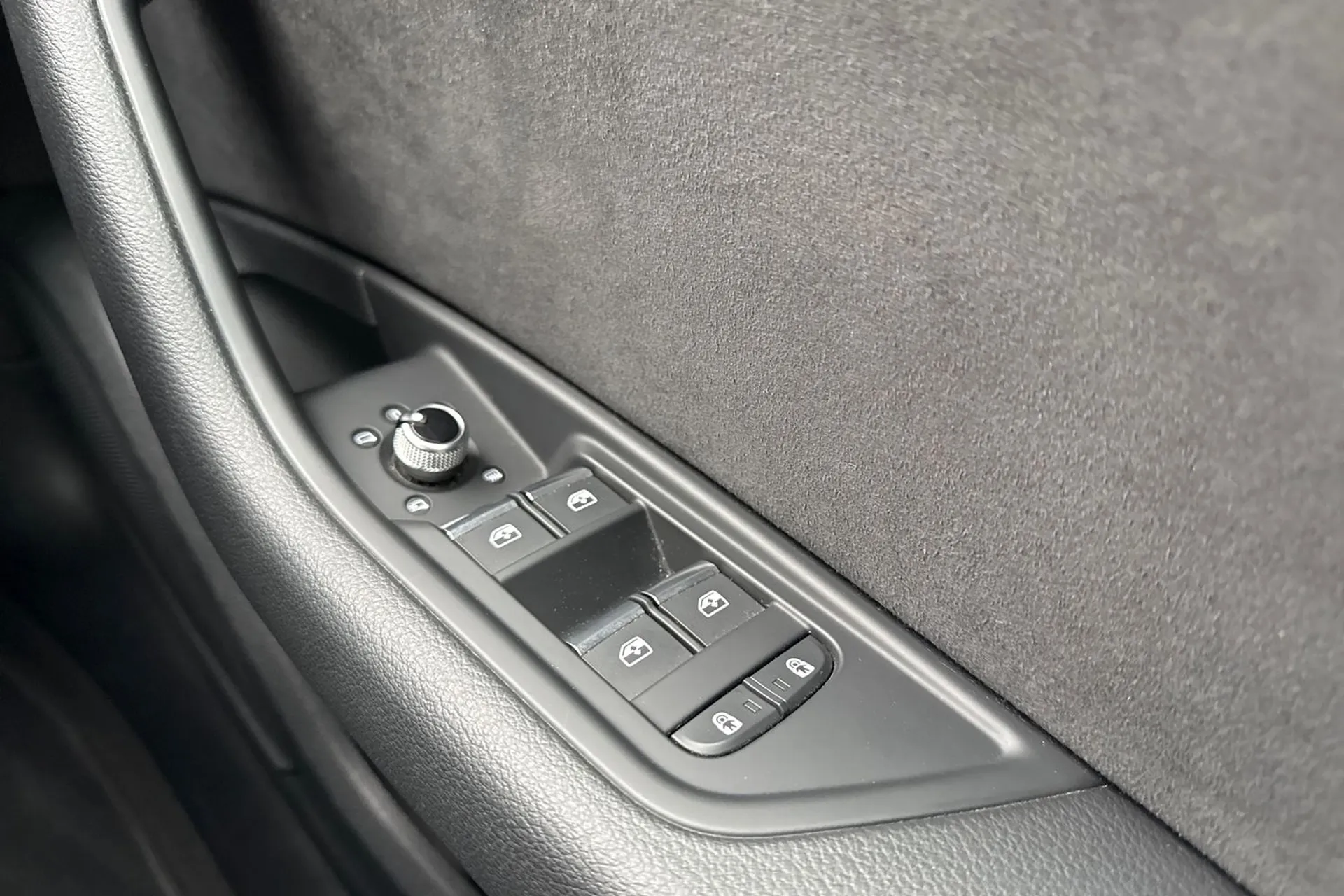 Audi A4 thumbnail image number 47