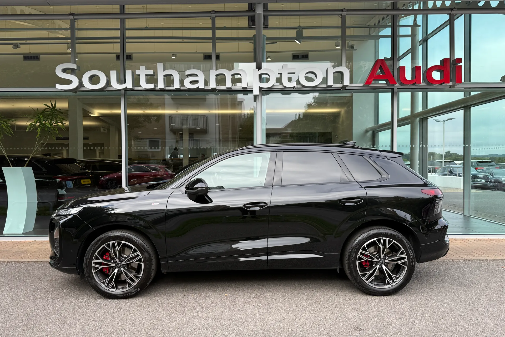 Audi Q3 thumbnail image number 41