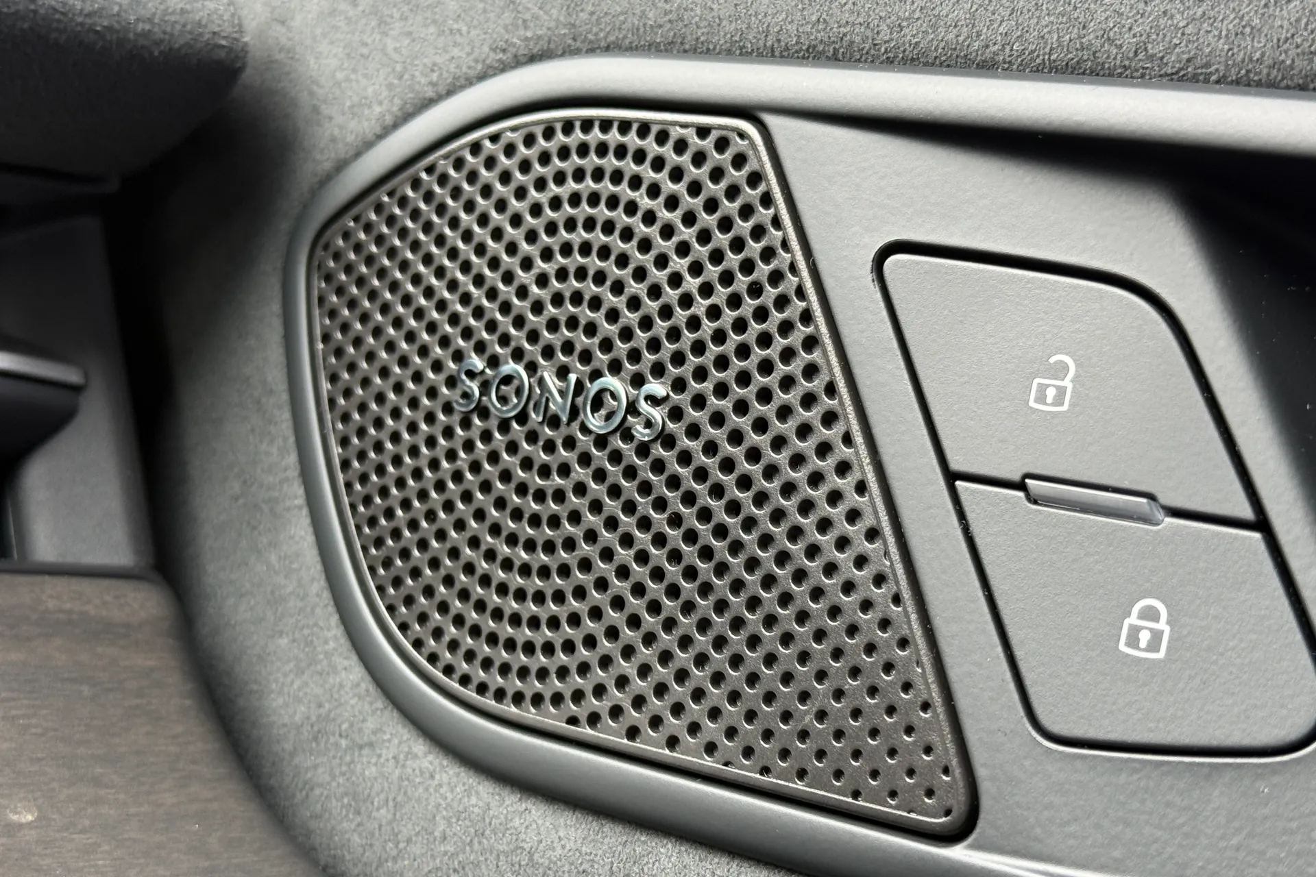 Audi Q3 thumbnail image number 21