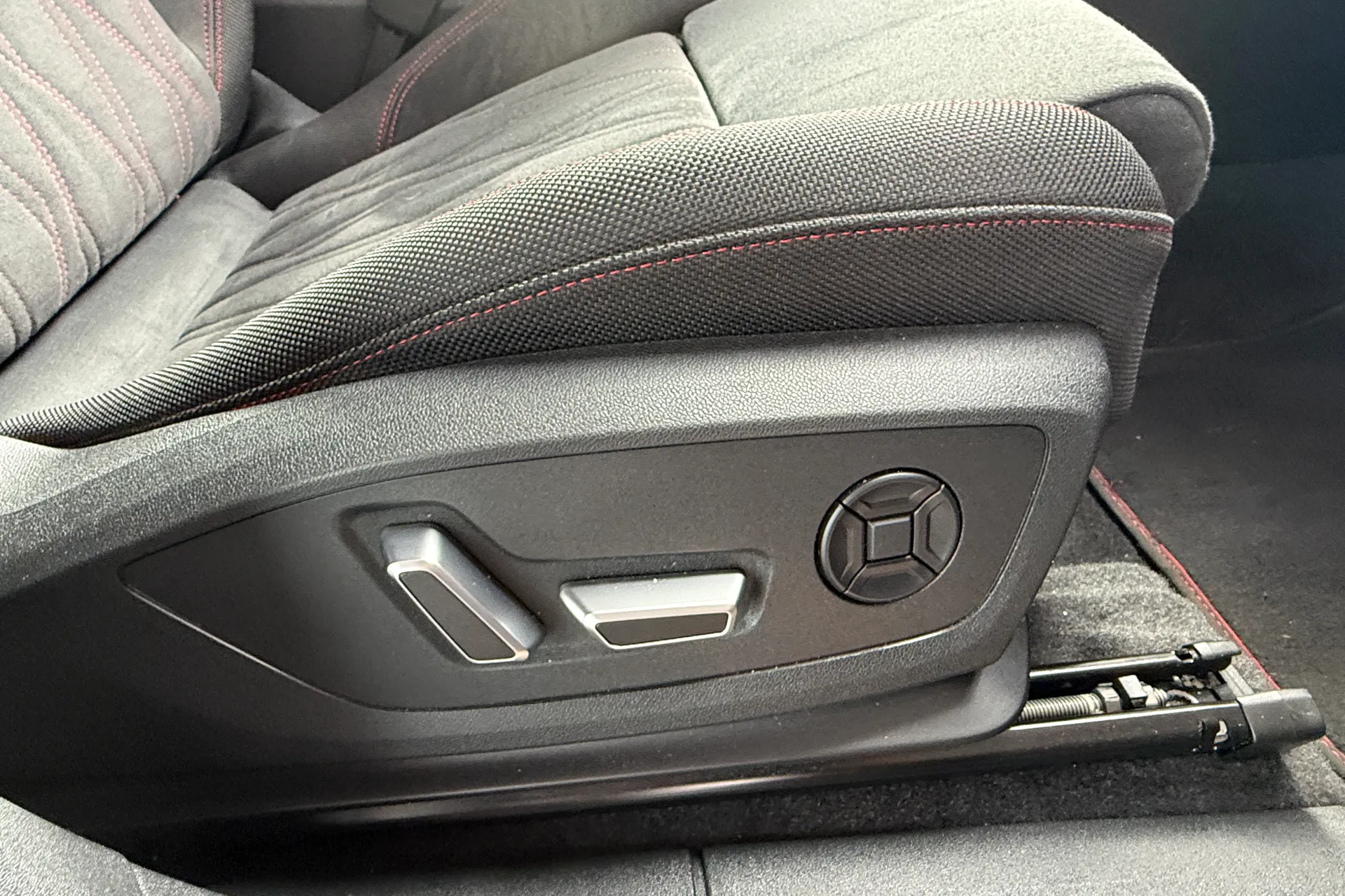 Audi Q3 thumbnail image number 23