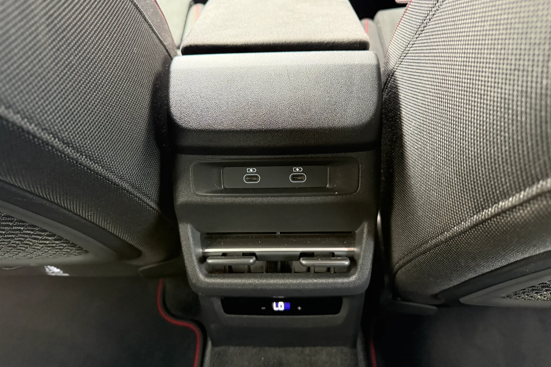 Audi Q3 thumbnail image number 32