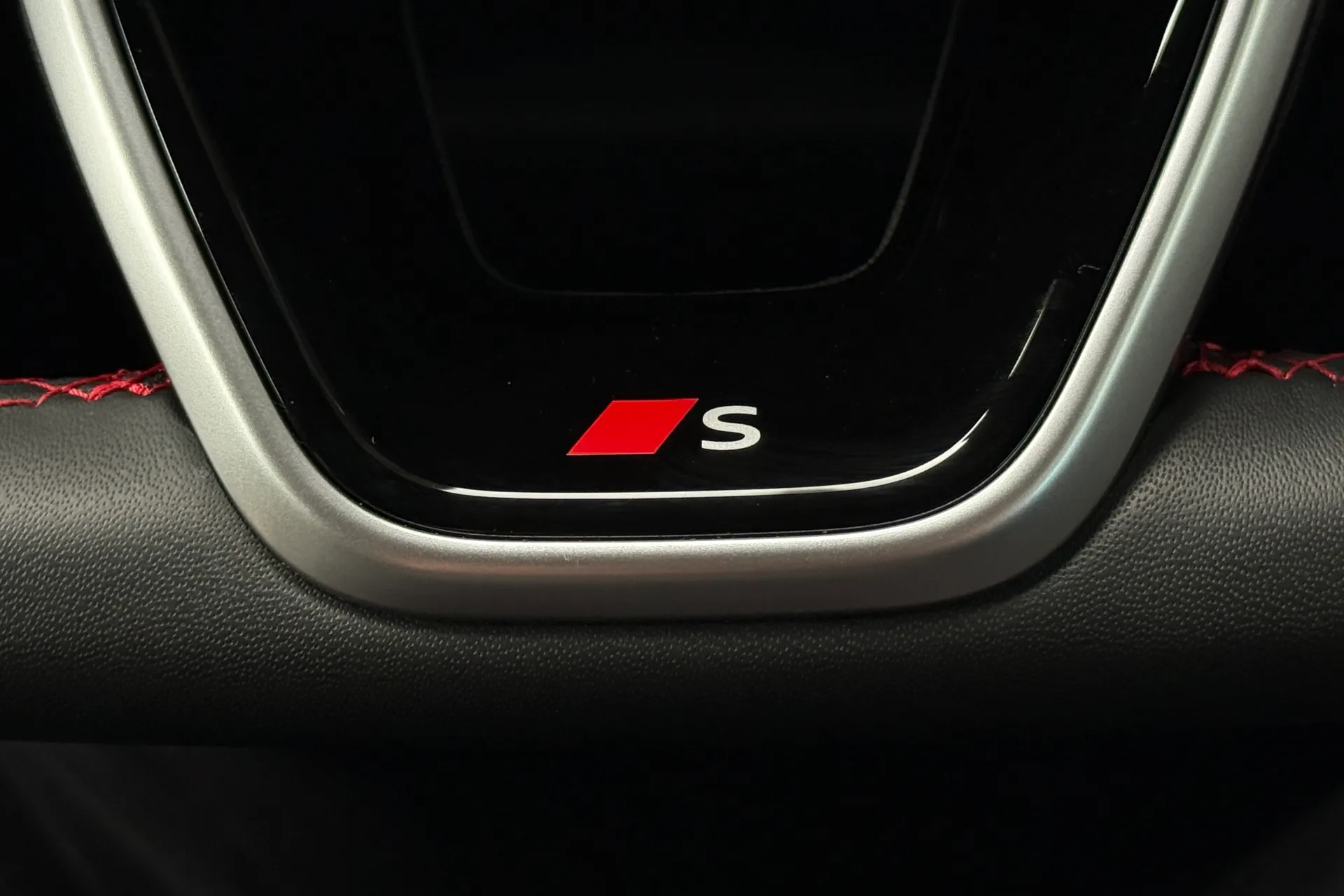 Audi Q3 thumbnail image number 10