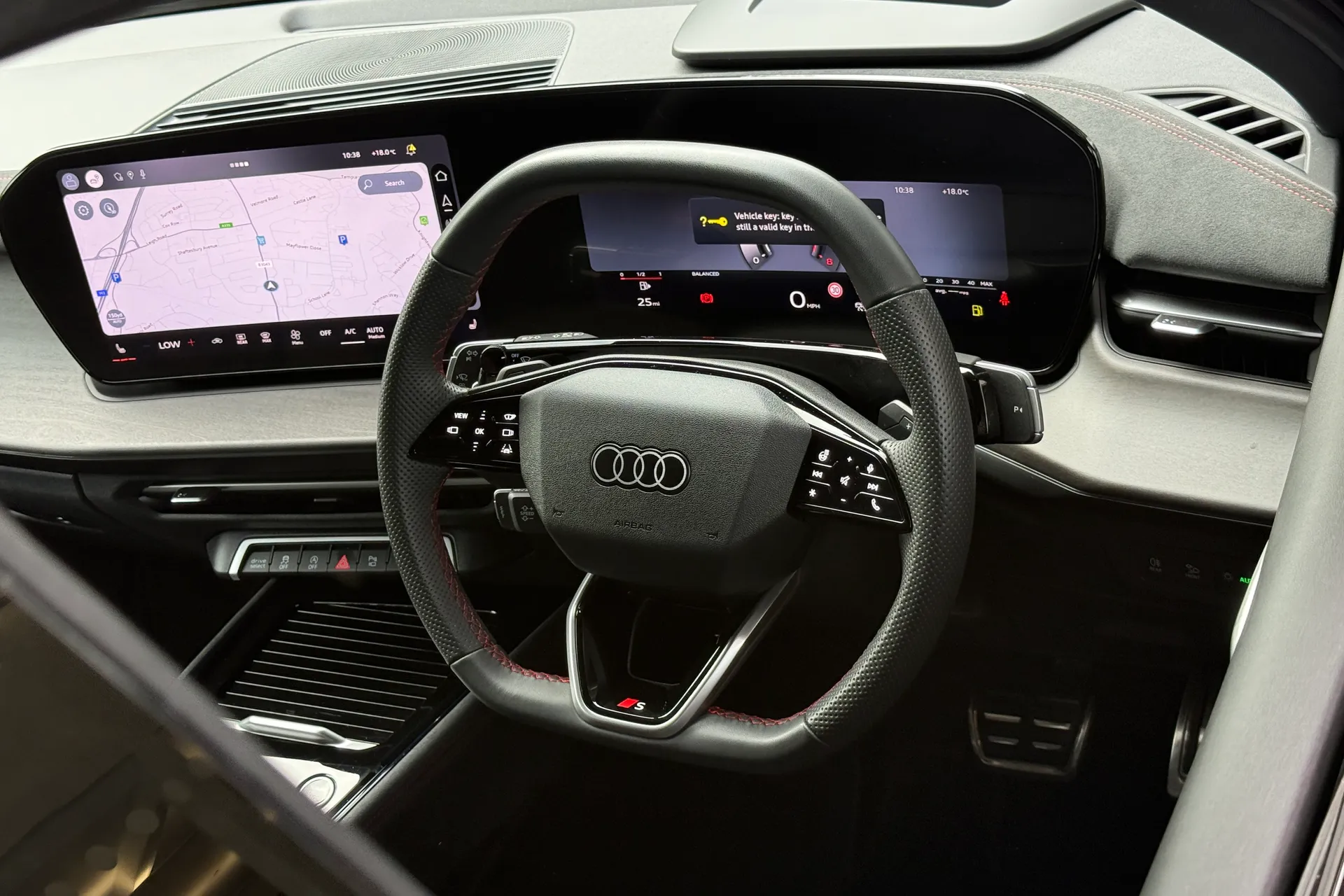 Audi Q3 thumbnail image number 25