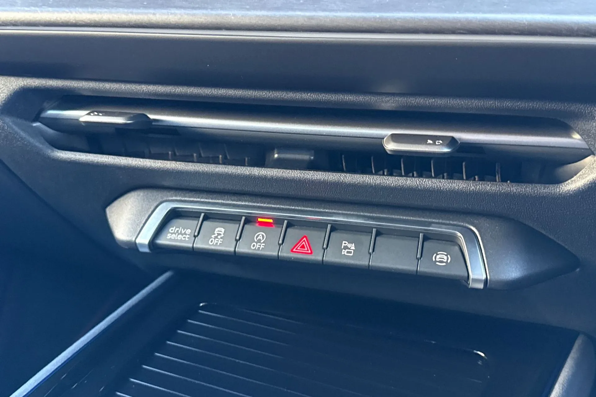 Audi Q3 thumbnail image number 48