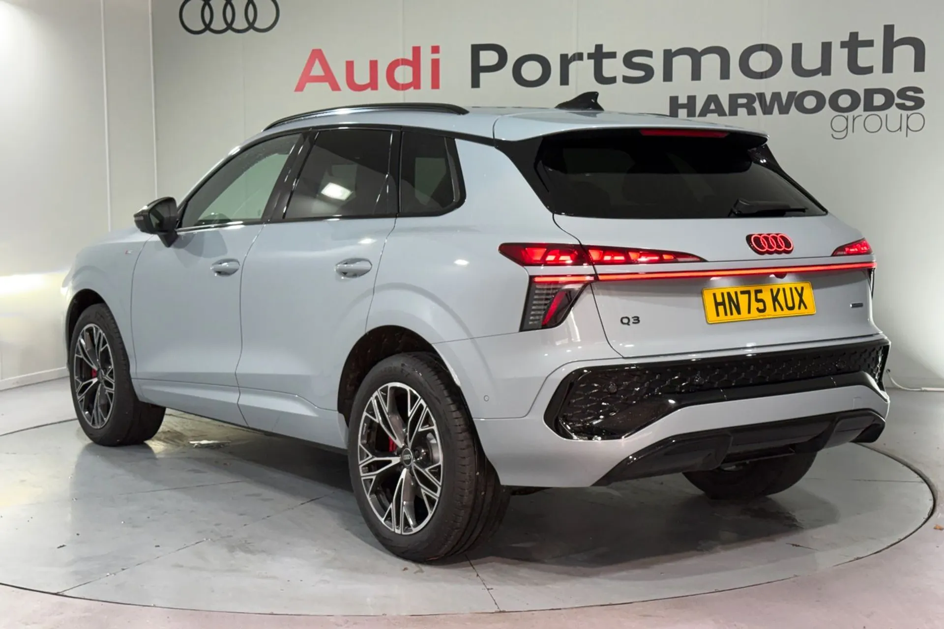 Audi Q3 thumbnail image number 11