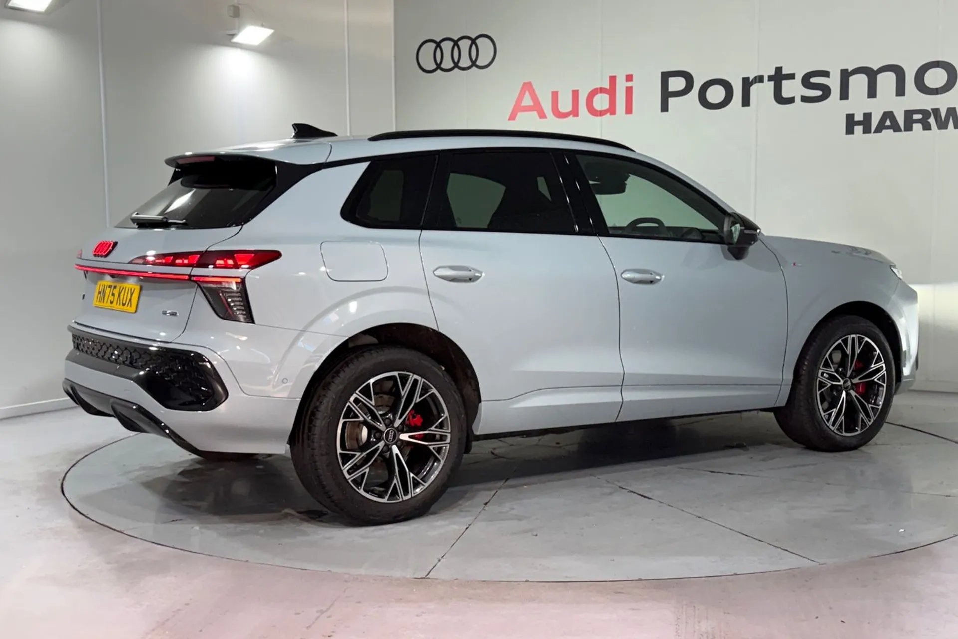 Audi Q3 thumbnail image number 10