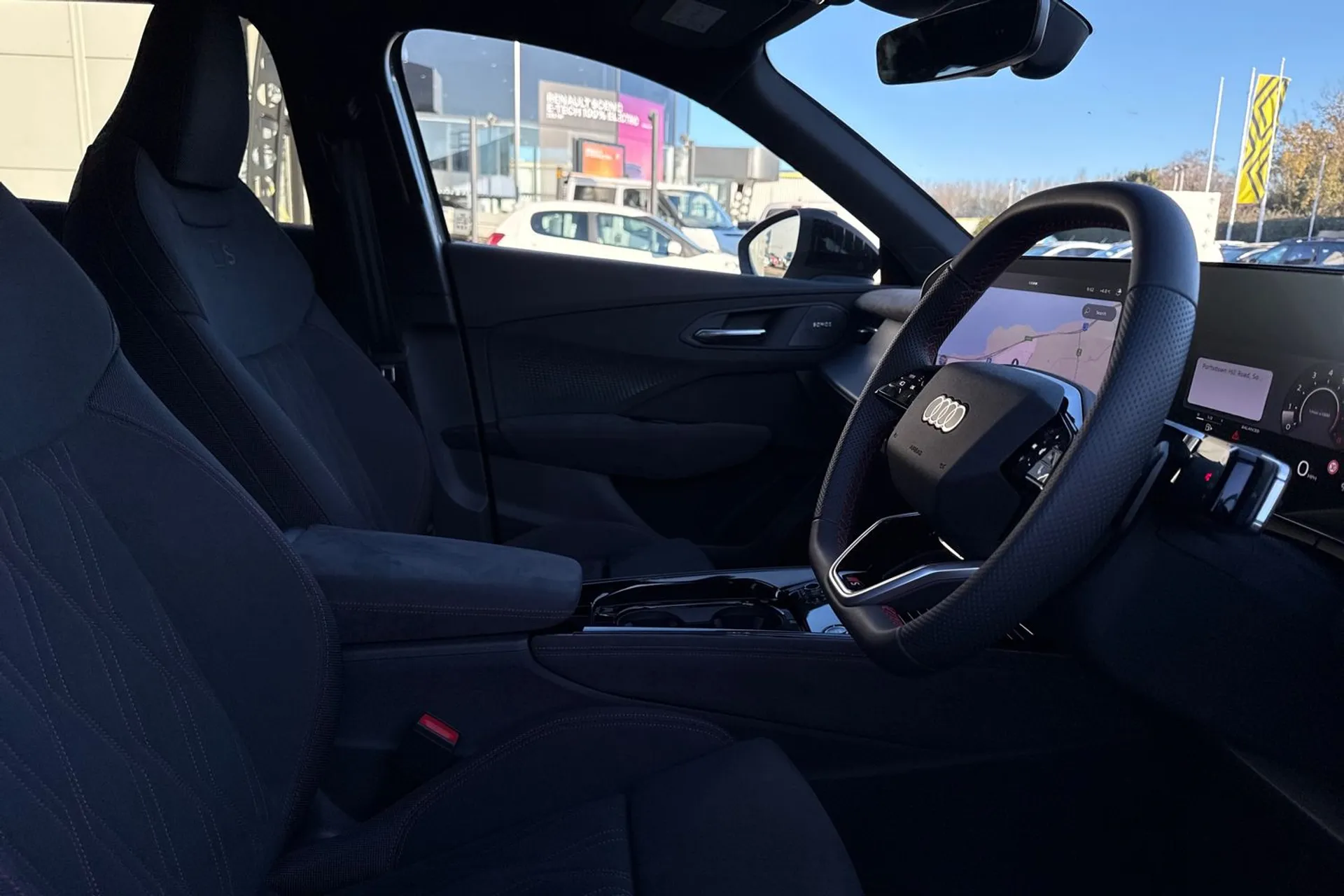 Audi Q3 thumbnail image number 32