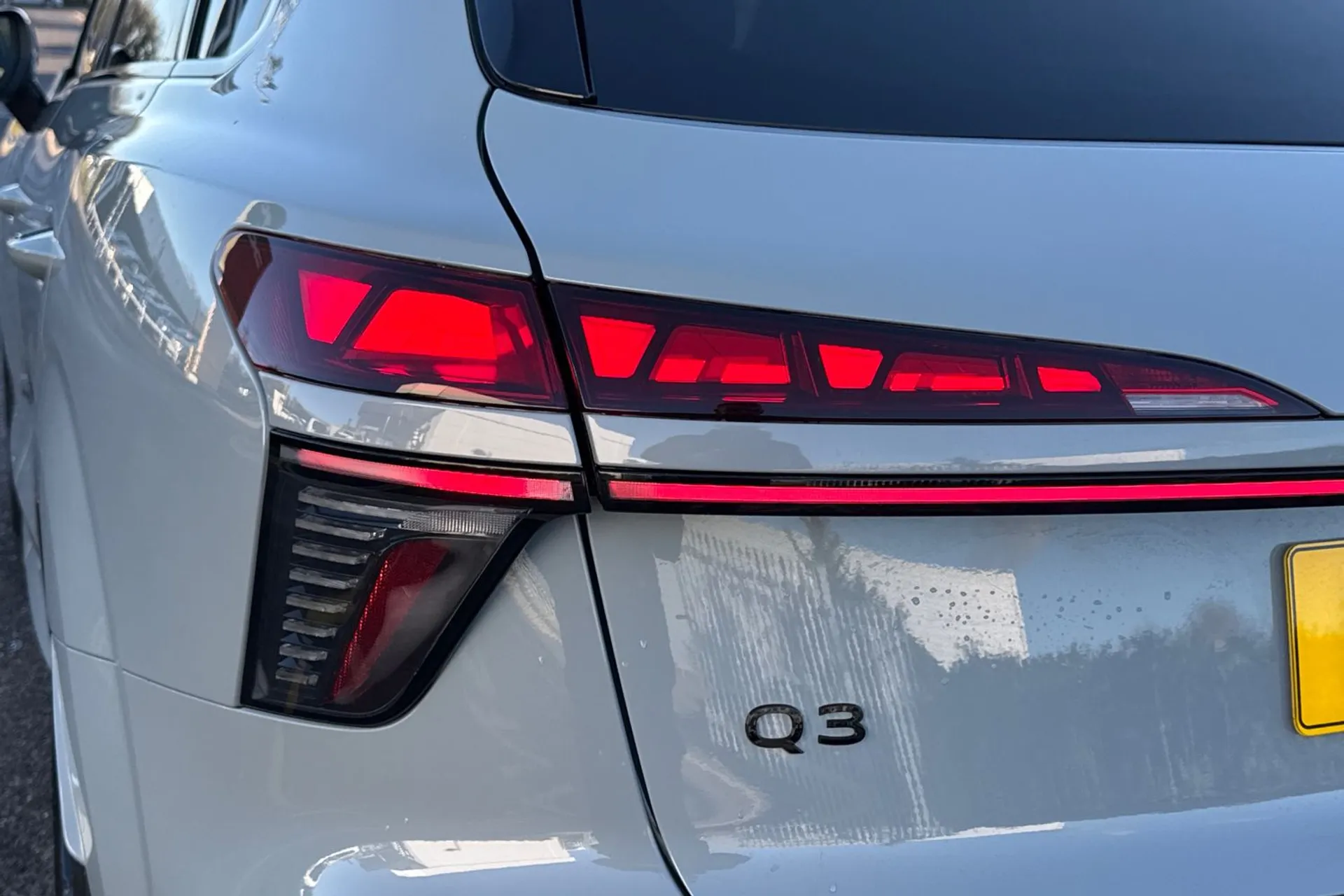 Audi Q3 thumbnail image number 20