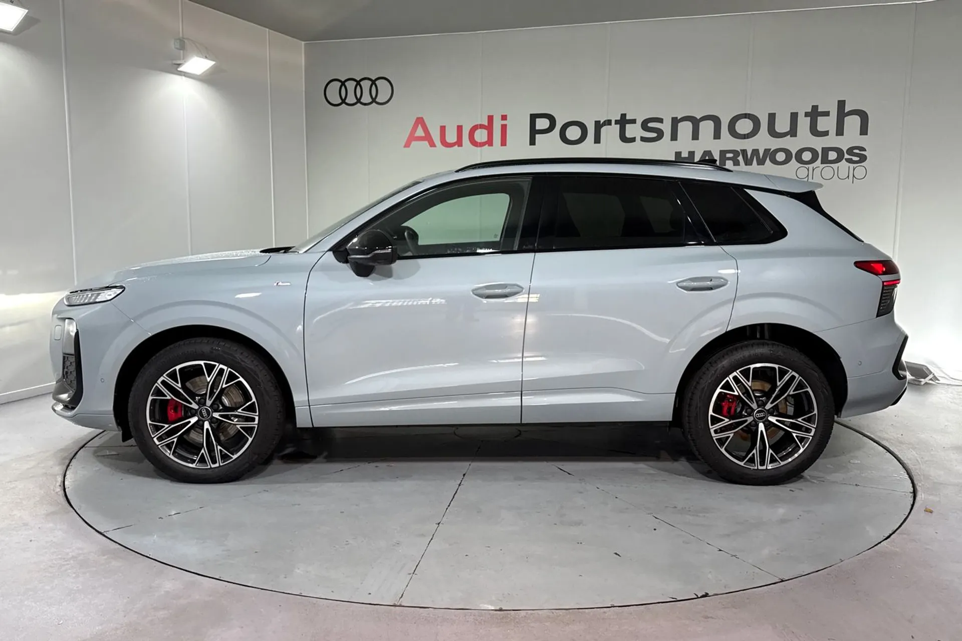 Audi Q3 thumbnail image number 12