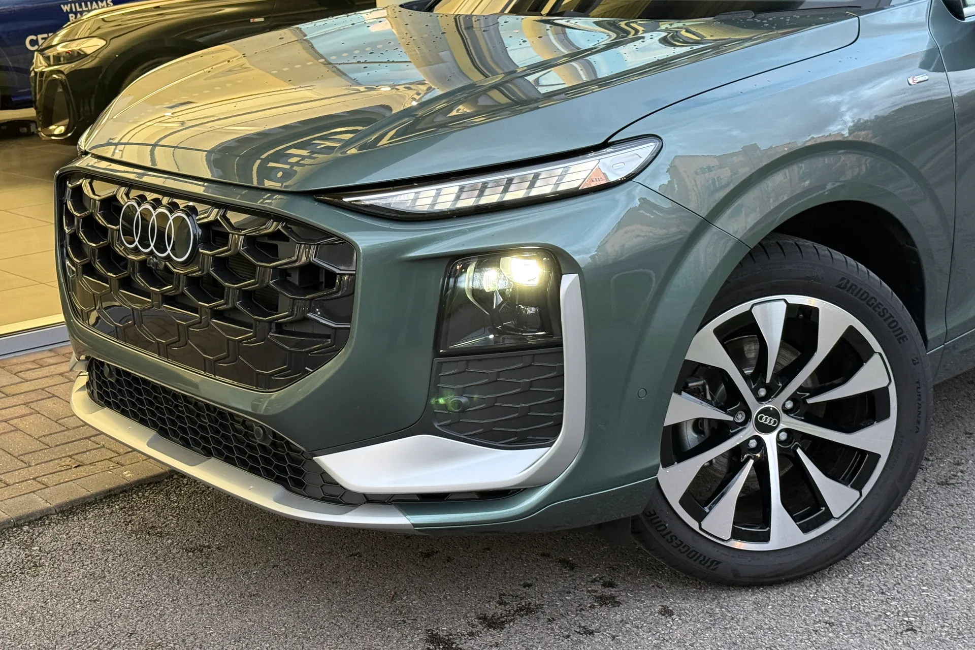 Audi Q3 thumbnail image number 38