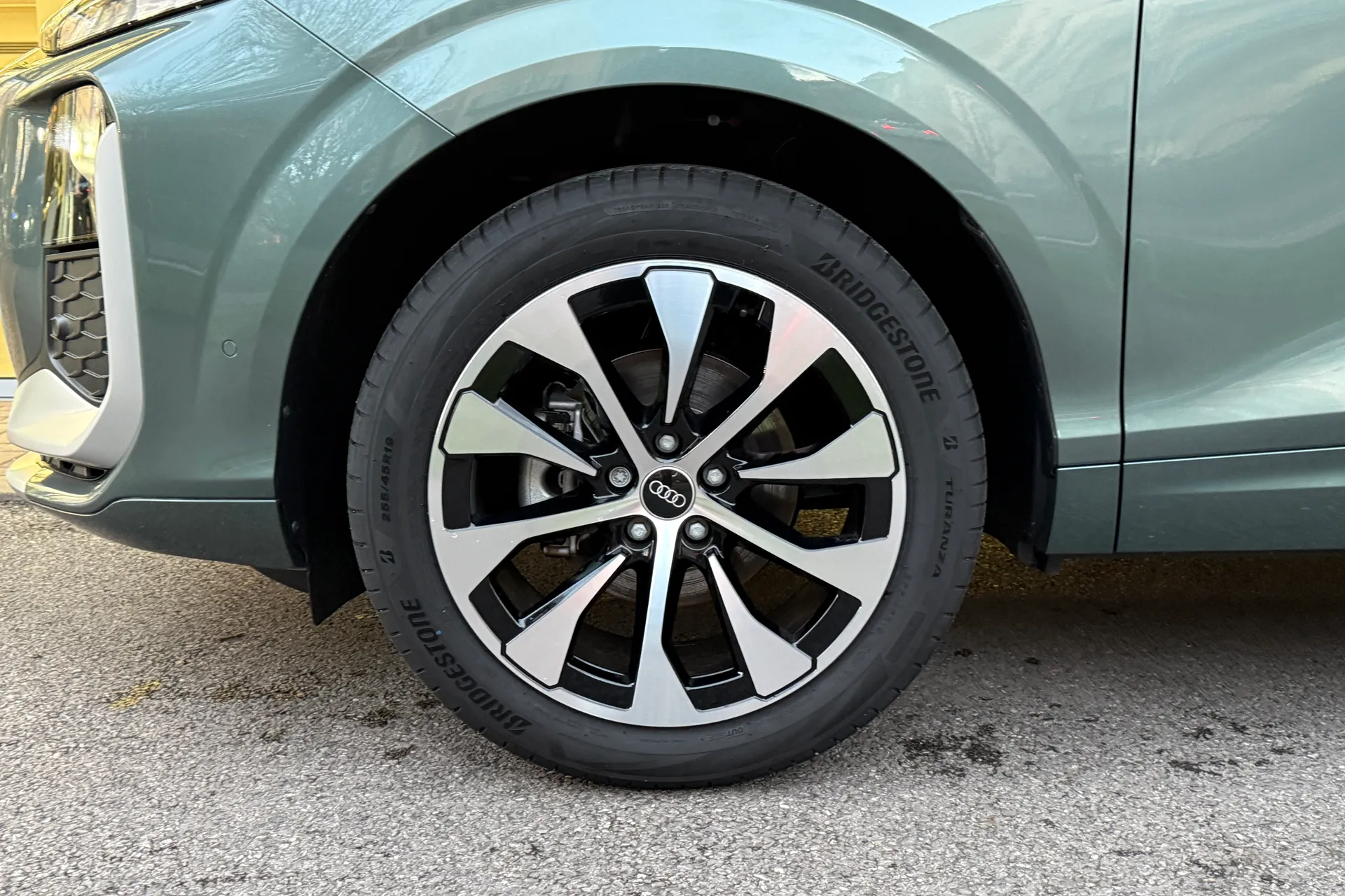 Audi Q3 thumbnail image number 8