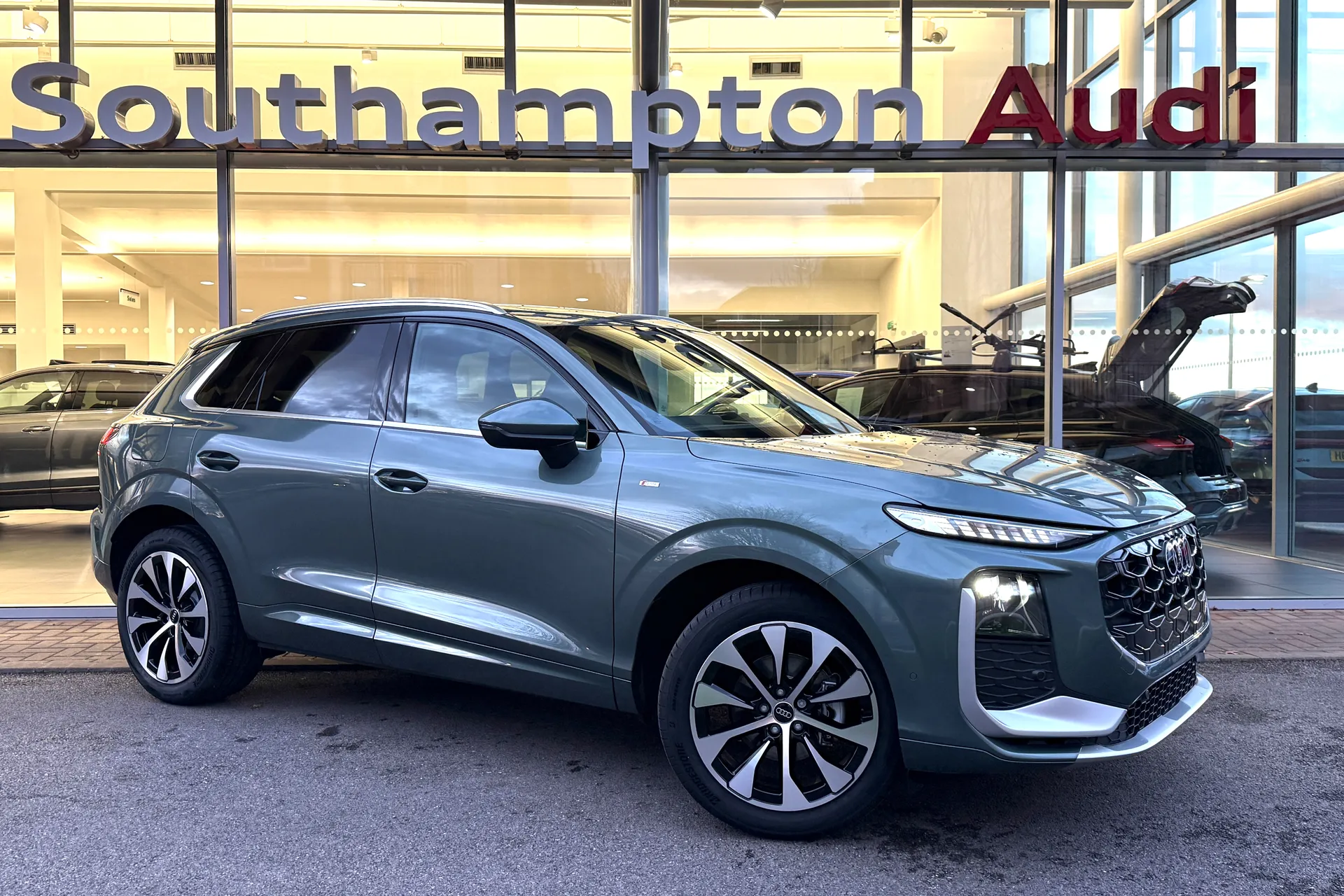 Audi Q3 thumbnail image number 41