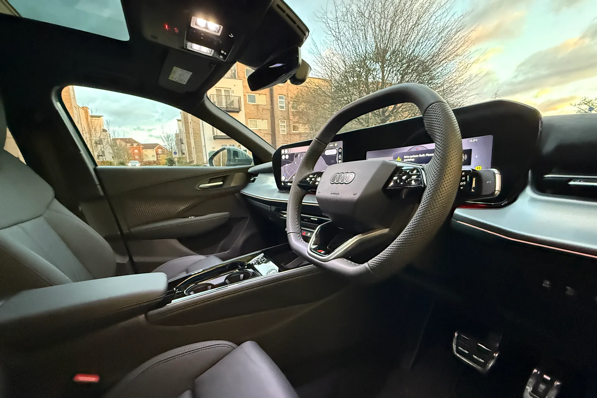 Audi Q3 thumbnail image number 9