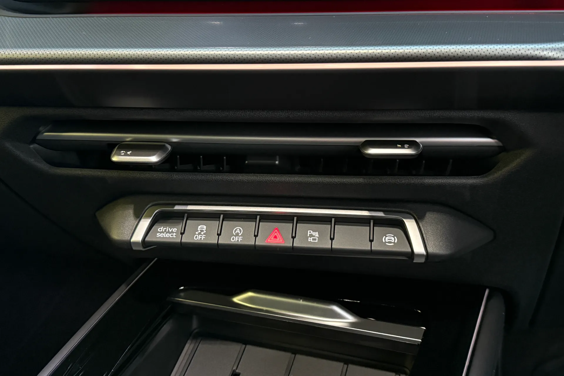 Audi Q3 thumbnail image number 48