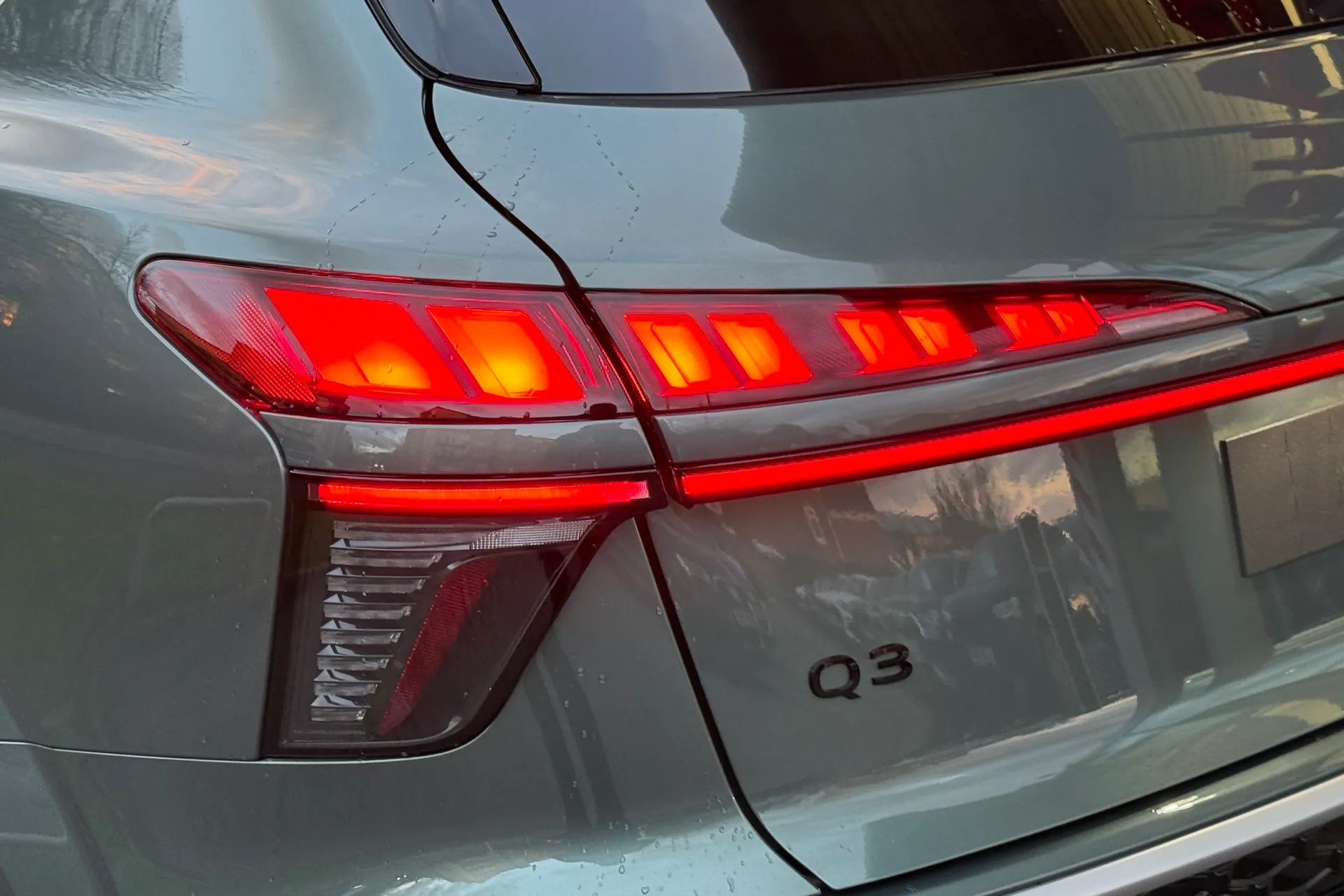 Audi Q3 thumbnail image number 24