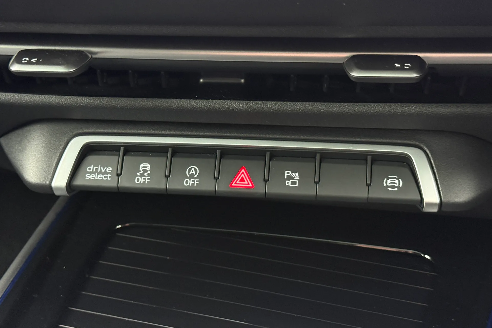 Audi Q3 thumbnail image number 22