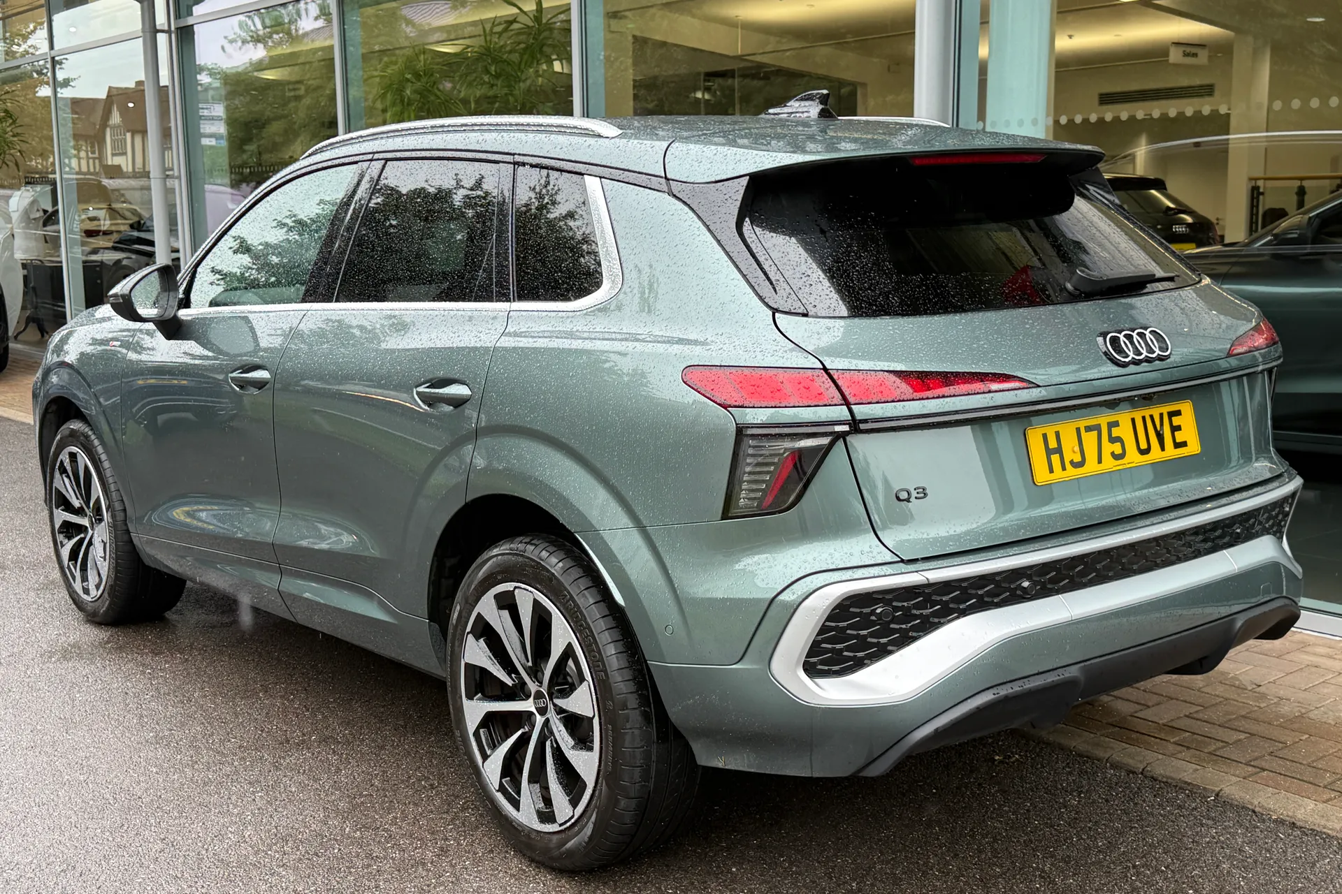 Audi Q3 thumbnail image number 10