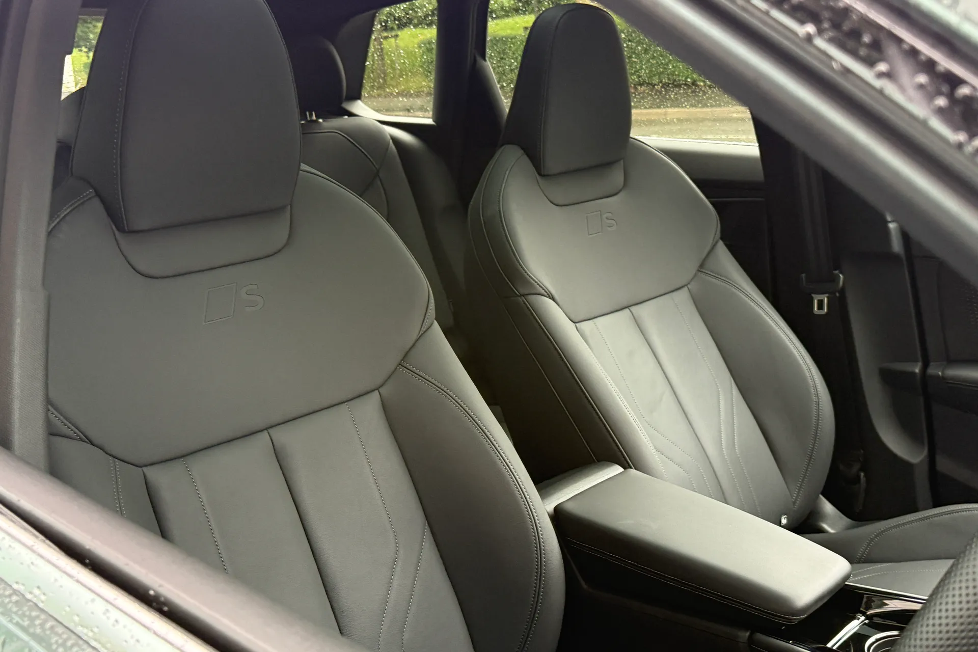 Audi Q3 thumbnail image number 30
