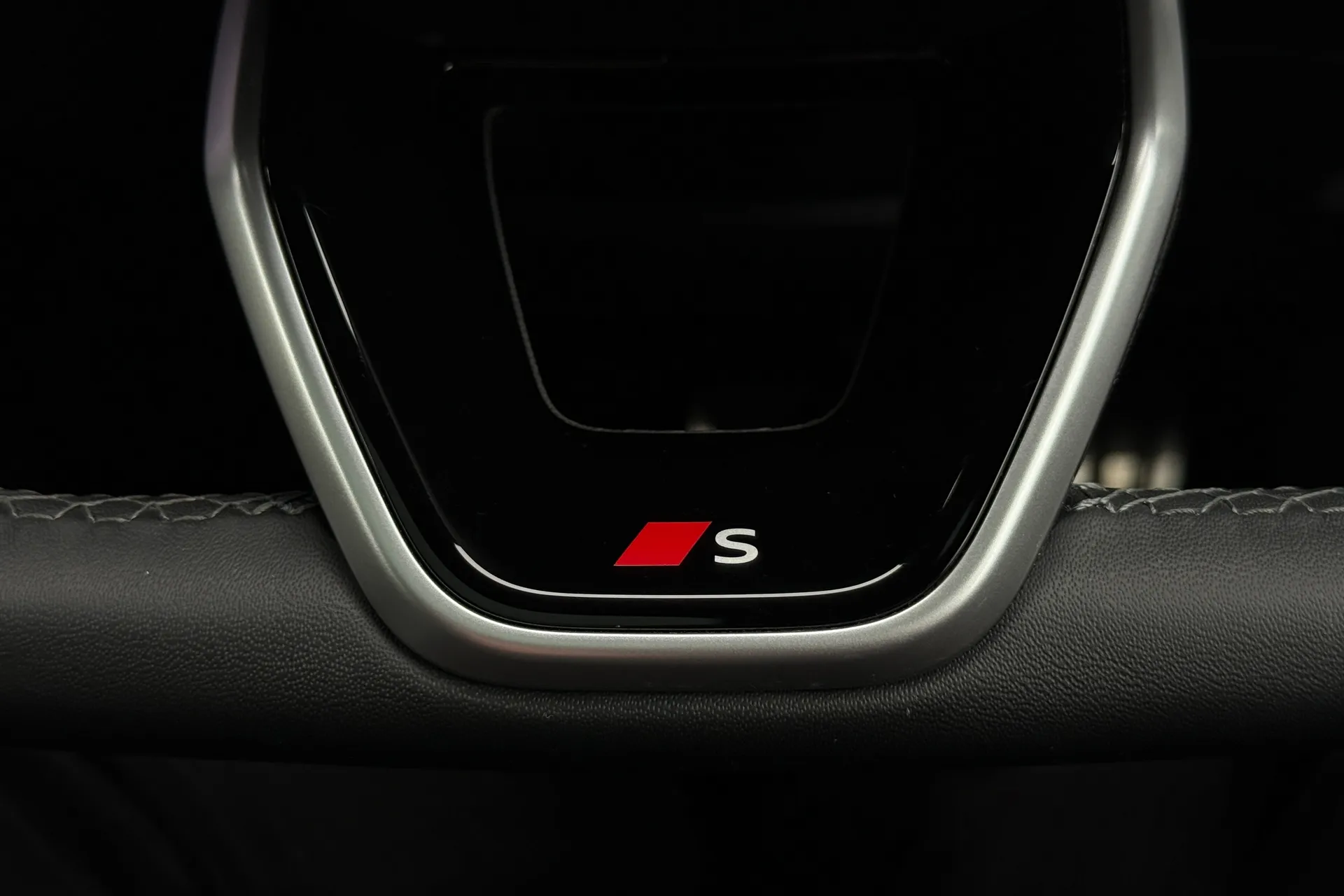 Audi Q3 thumbnail image number 17