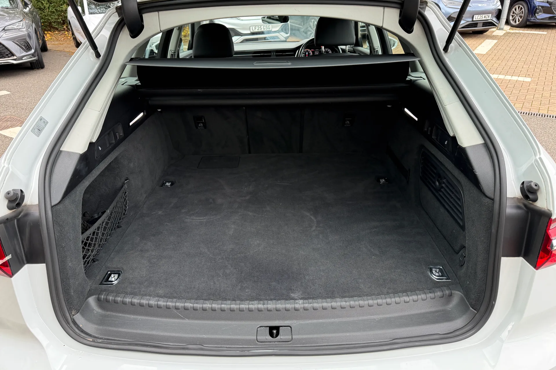 Audi A6 thumbnail image number 25