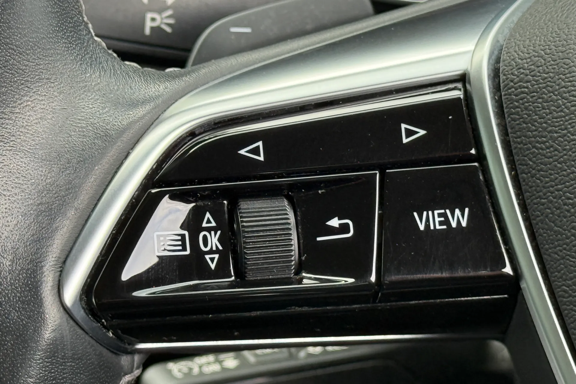 Audi A6 thumbnail image number 38